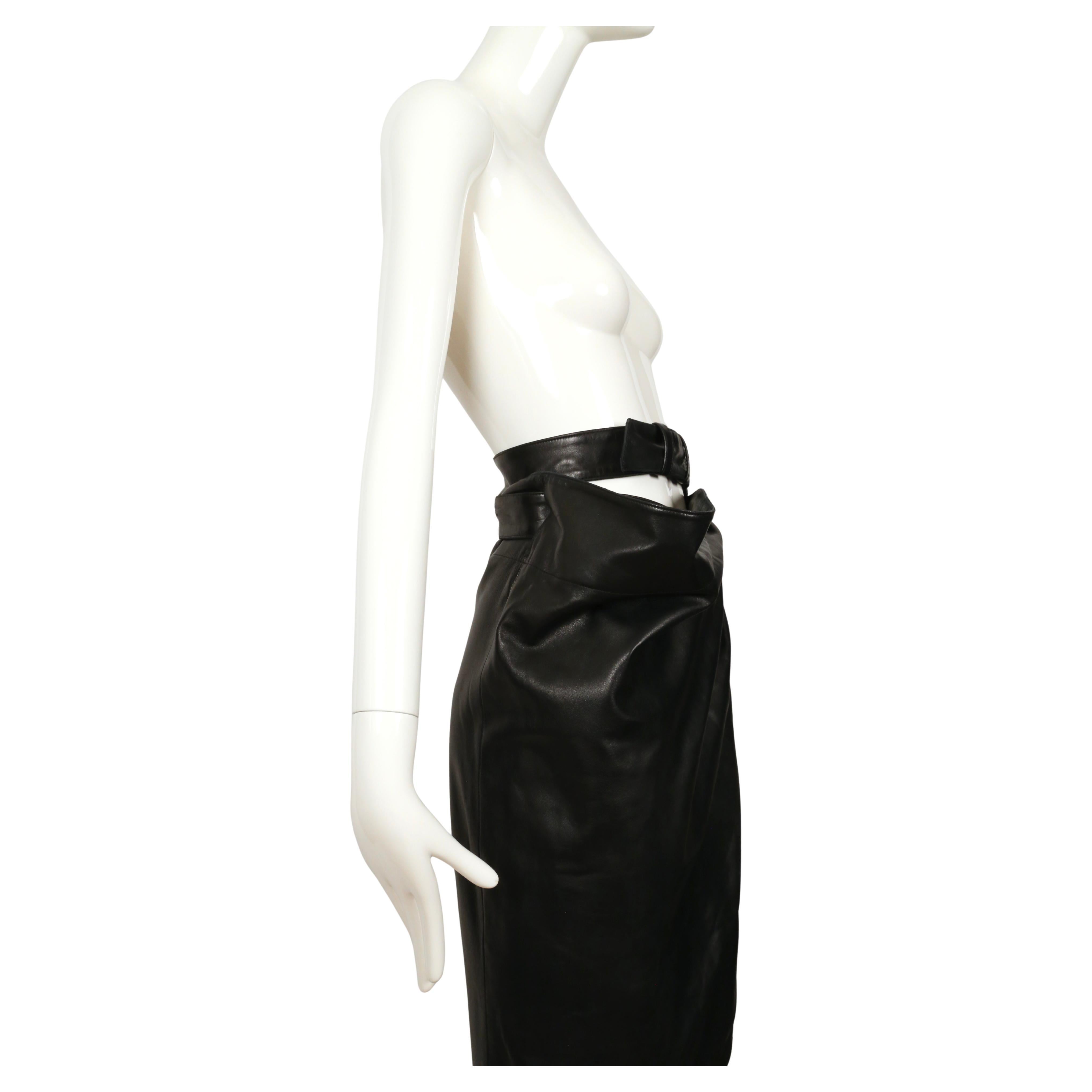 1984 AZZEDINE ALAIA black leather wrap skirt with side buckle For Sale 1