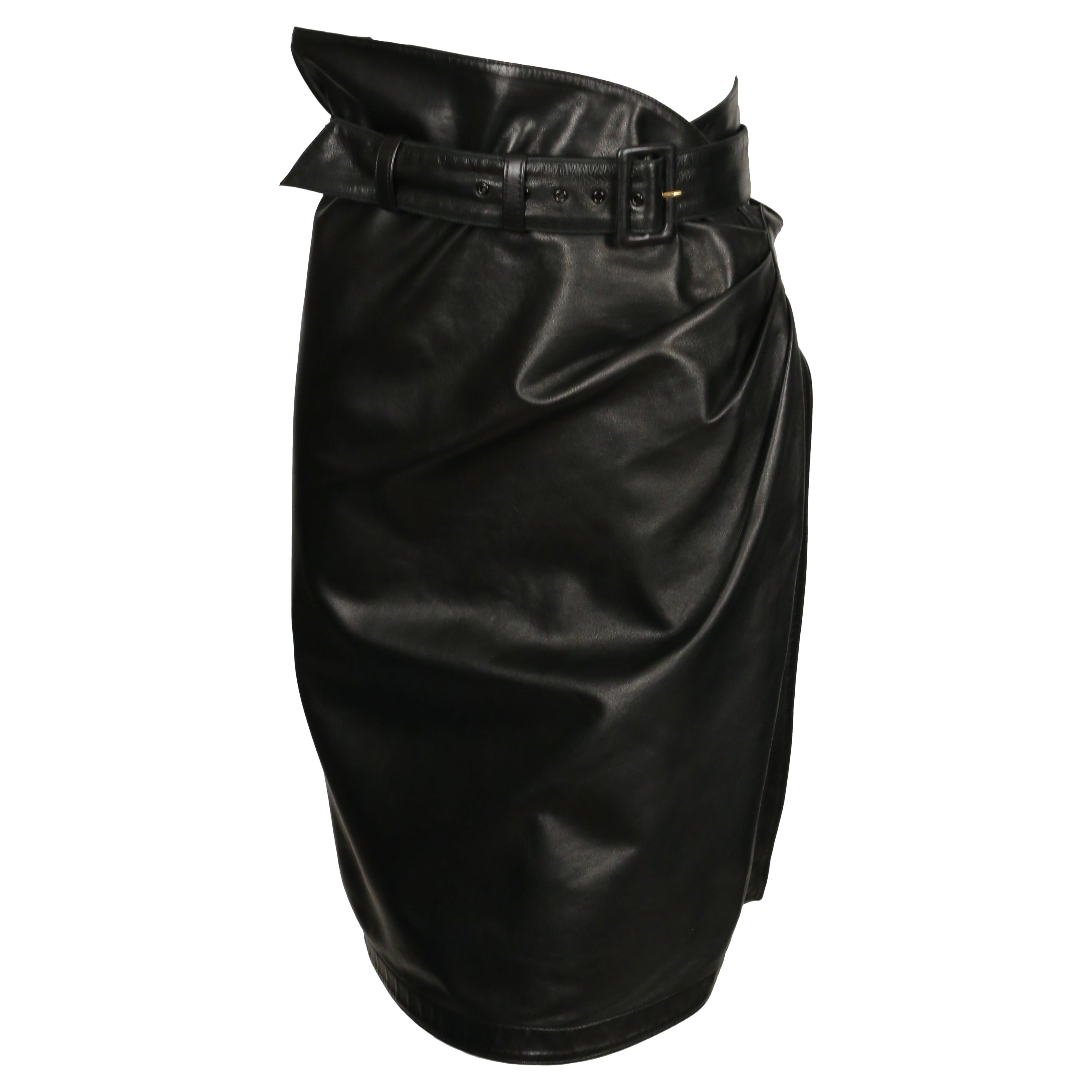 1984 AZZEDINE ALAIA black leather wrap skirt with side buckle For Sale 4