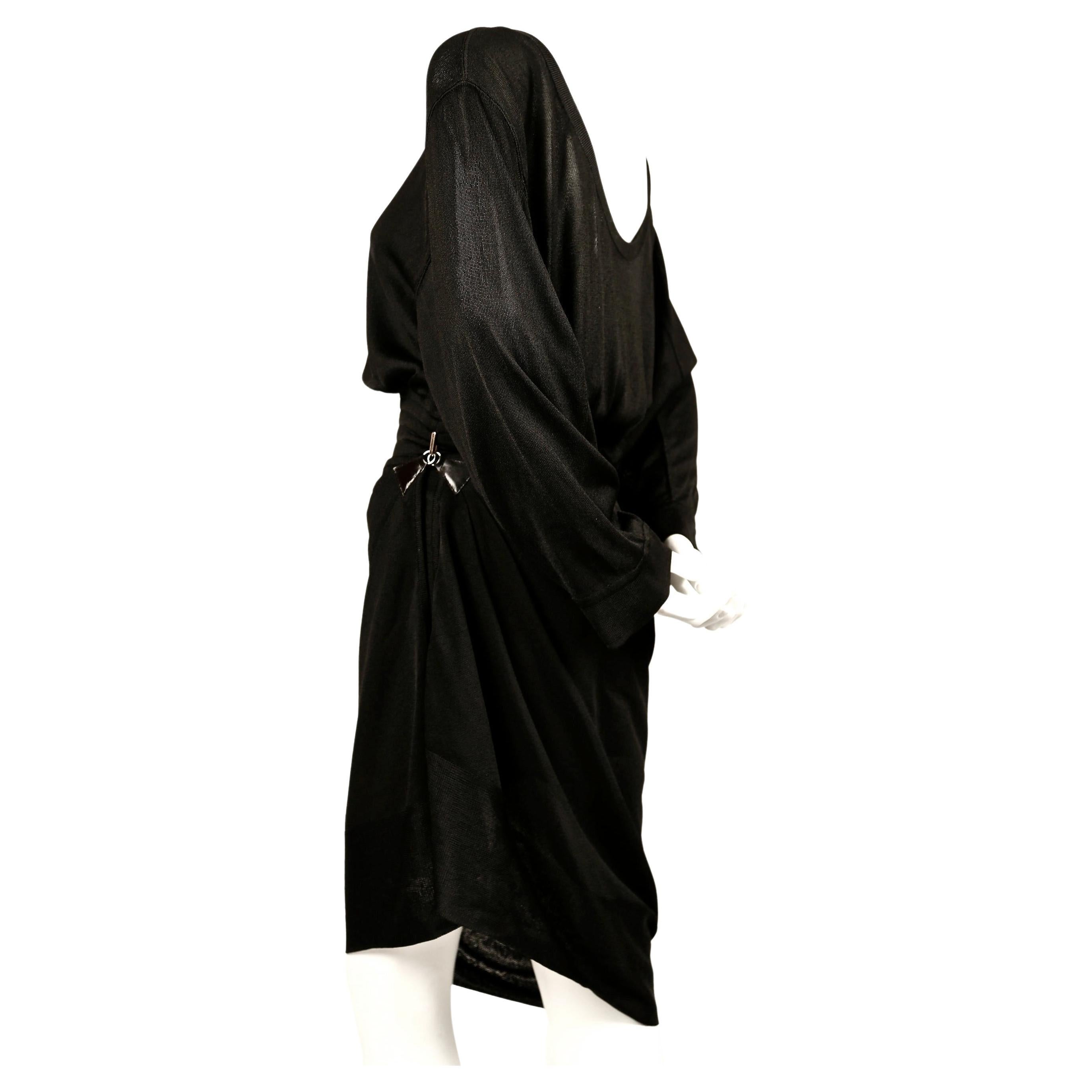  AZZEDINE ALAÏA Combinaison d'été noire de jais avec jupe drapée, 1984 Unisexe en vente