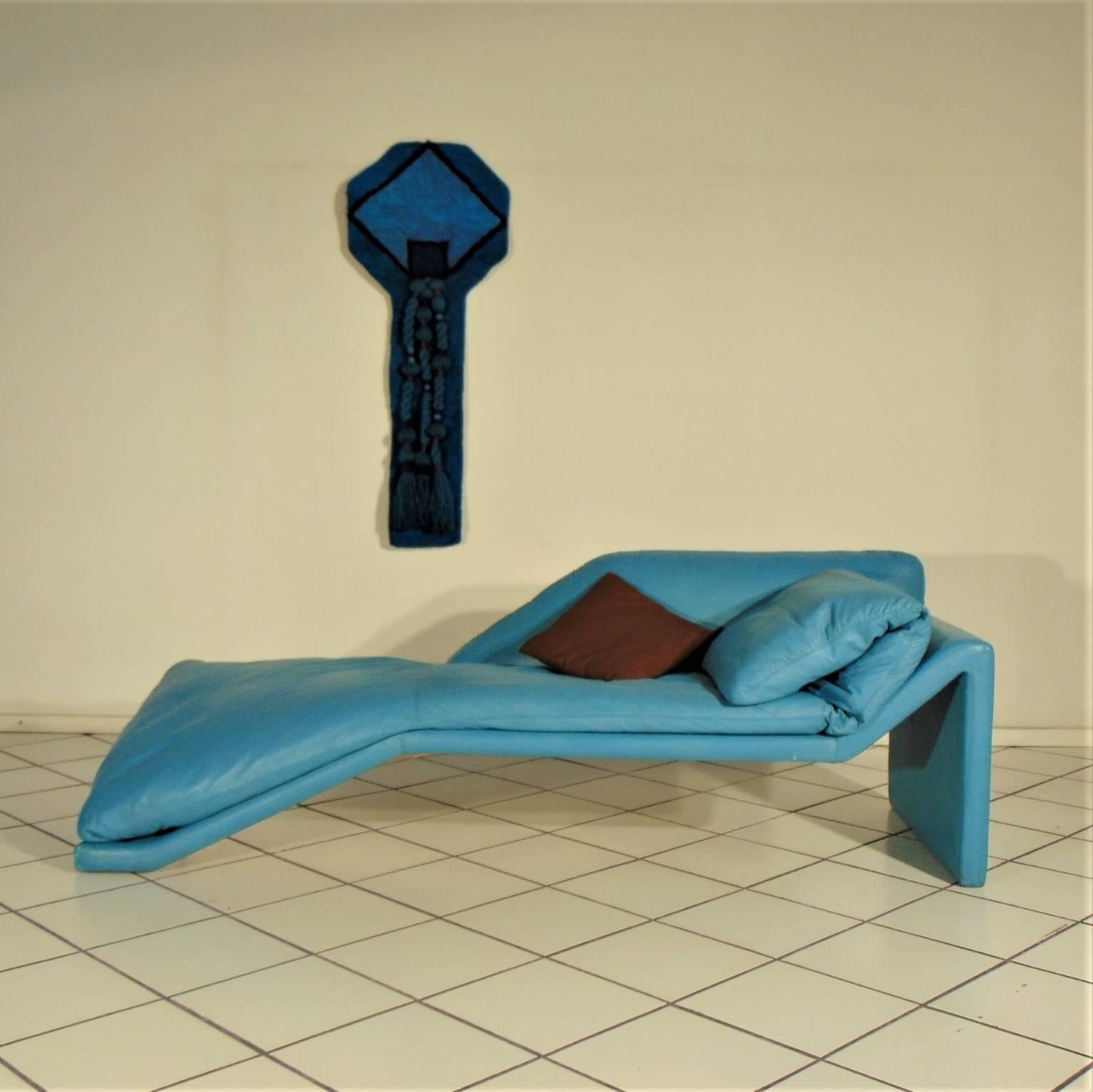 Minimalist 1984 Chaise Longue Turquoise Leather Miami Style Luigi Sormani Casabella Design