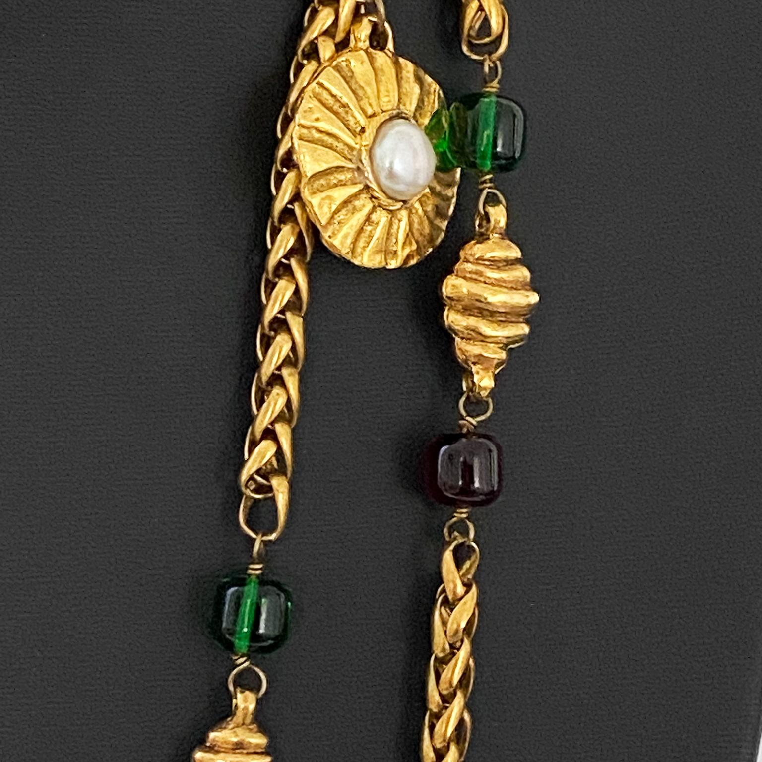 da uomo o donna 1984 Collana Chanel in oro con dischi di perle e vetro colato in vendita