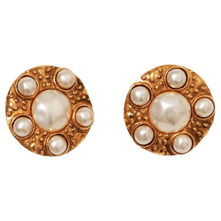1984 Chanel Large Pearl Shield Earrings For Sale at 1stDibs