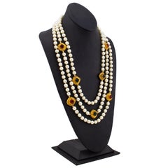 Chanel Collier de perles à trois branches avec bijoux Gripoix, 1984