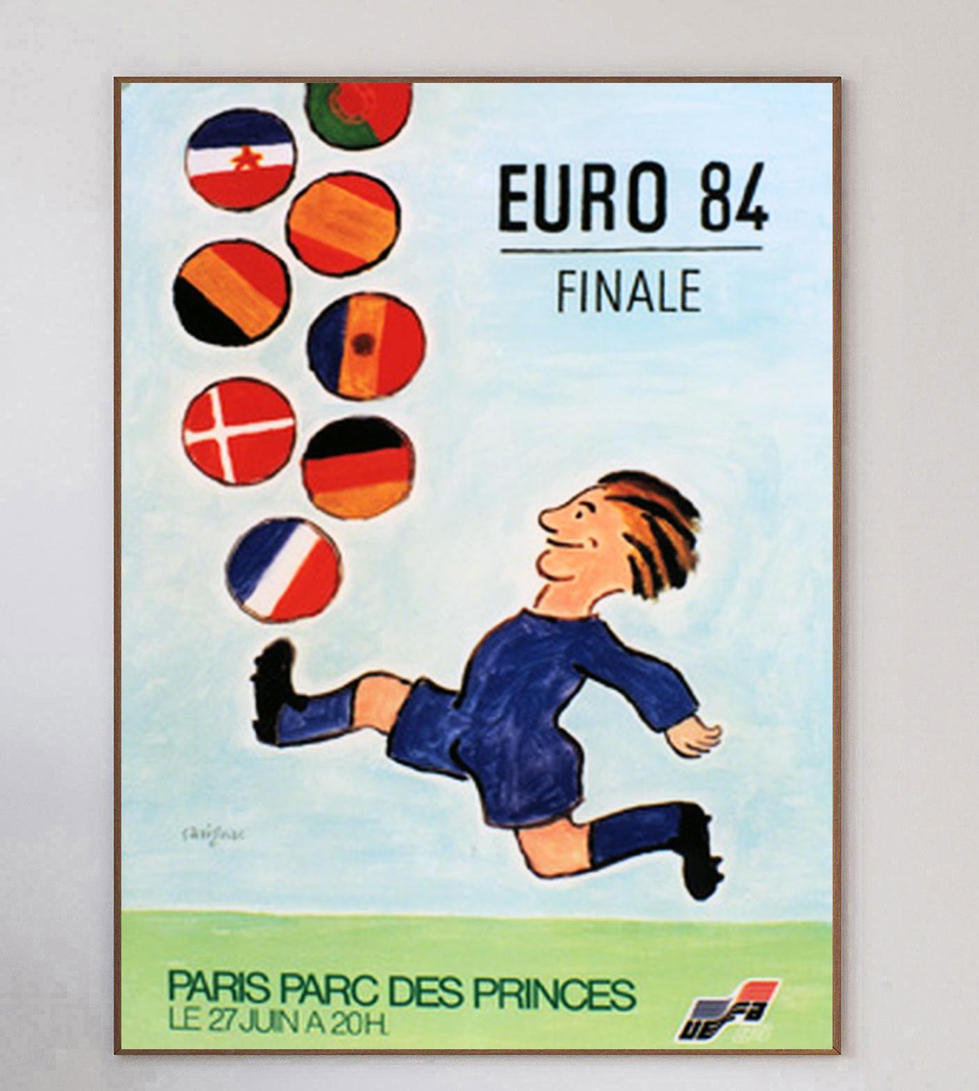 Wunderschönes Plakat für das Finale des Fußballturniers Euro 84, das einen Spieler zeigt, der mehrere Bälle mit den Flaggen der teilnehmenden Länder, darunter Frankreich, Deutschland, Dänemark und Spanien, schießt.

Das Finale wurde im Parc des