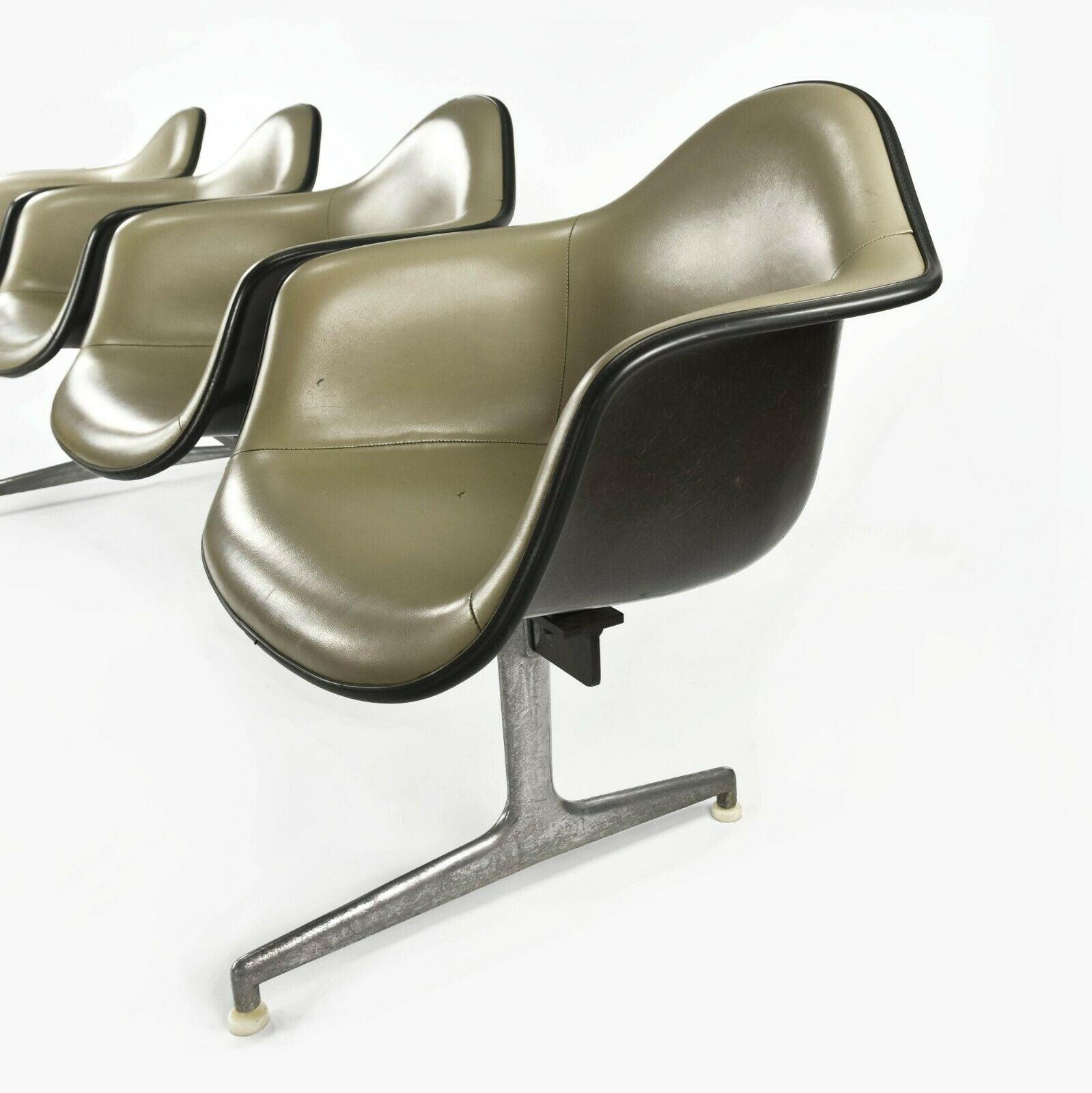 American 1984 Herman Miller Eames 3734 T&em Four Seater Arm Shell Bench in Gray Naugahyde For Sale