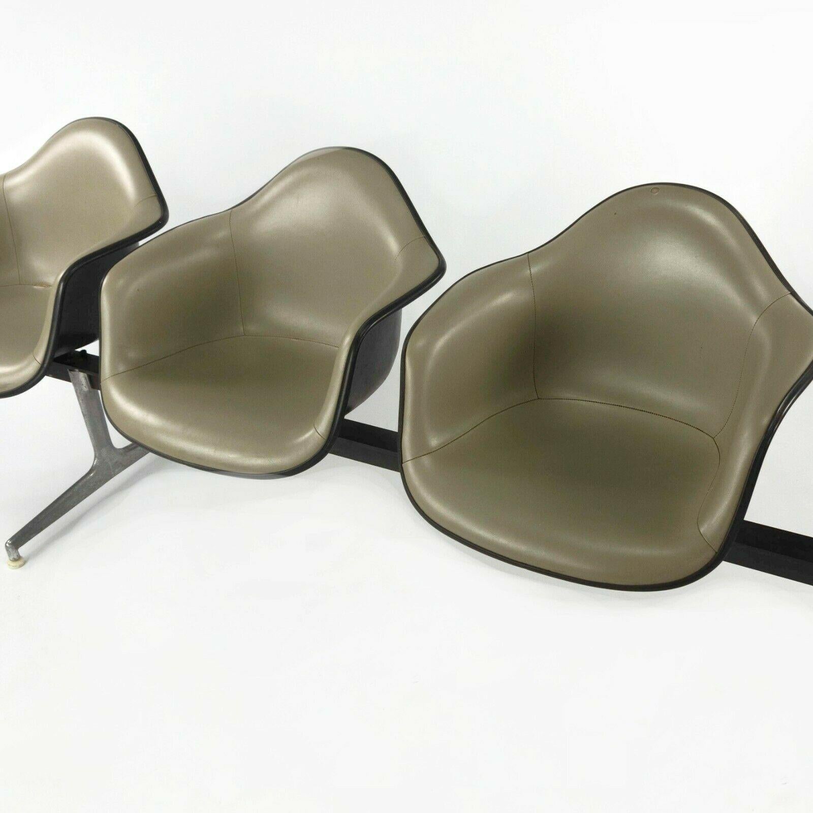 1984 Herman Miller Eames 3734 T&em Four Seater Arm Shell Bench in Gray Naugahyde For Sale 1
