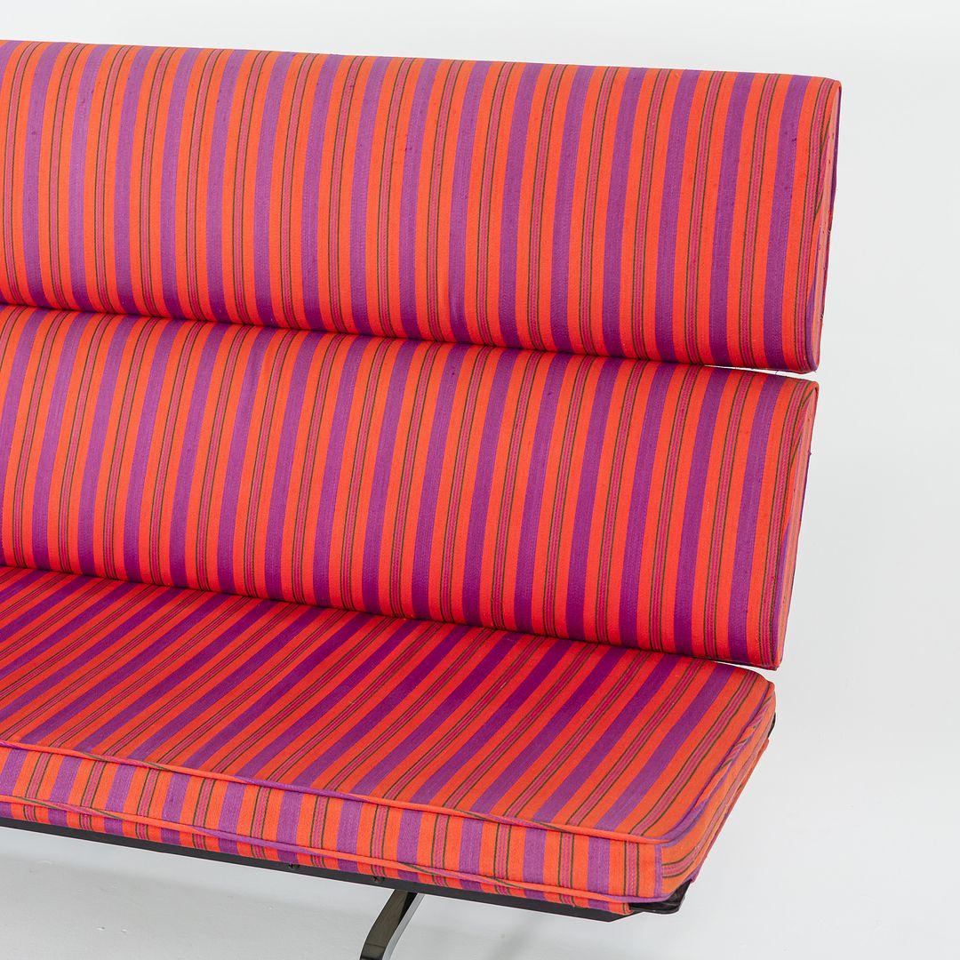 1984 Canapé Eames Herman Miller Compact avec tissu à rayures Alexander Girard Miller Bon état - En vente à Philadelphia, PA