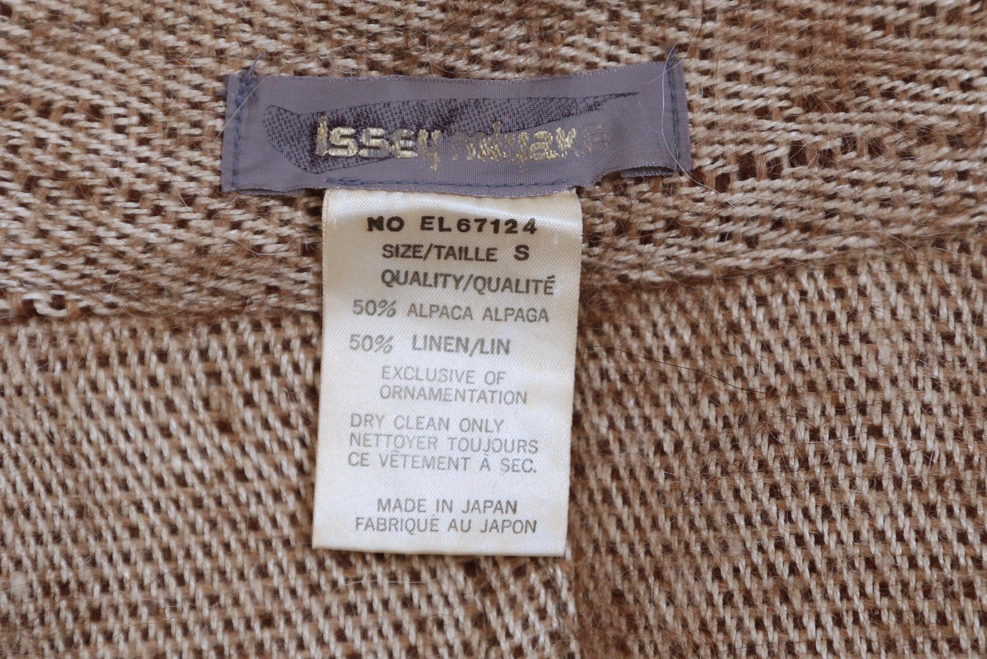 Manteau RUNWAY 1984 Issey Miyake en alpaga et lin avec fermeture à genouillère décorative. en vente 8