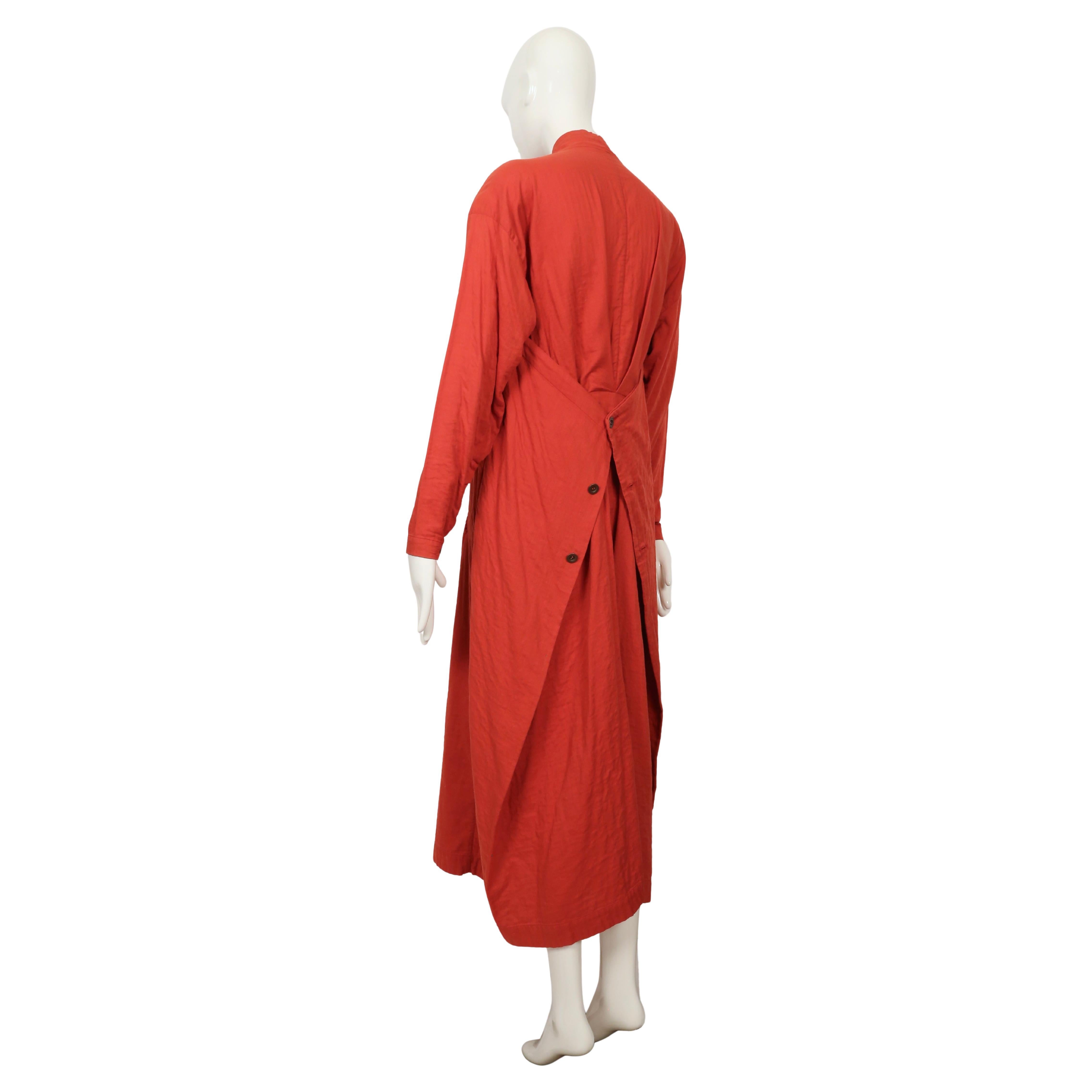 1984 ISSEY MIYAKE robe RUNWAY drapée en terre cuite en vente 5