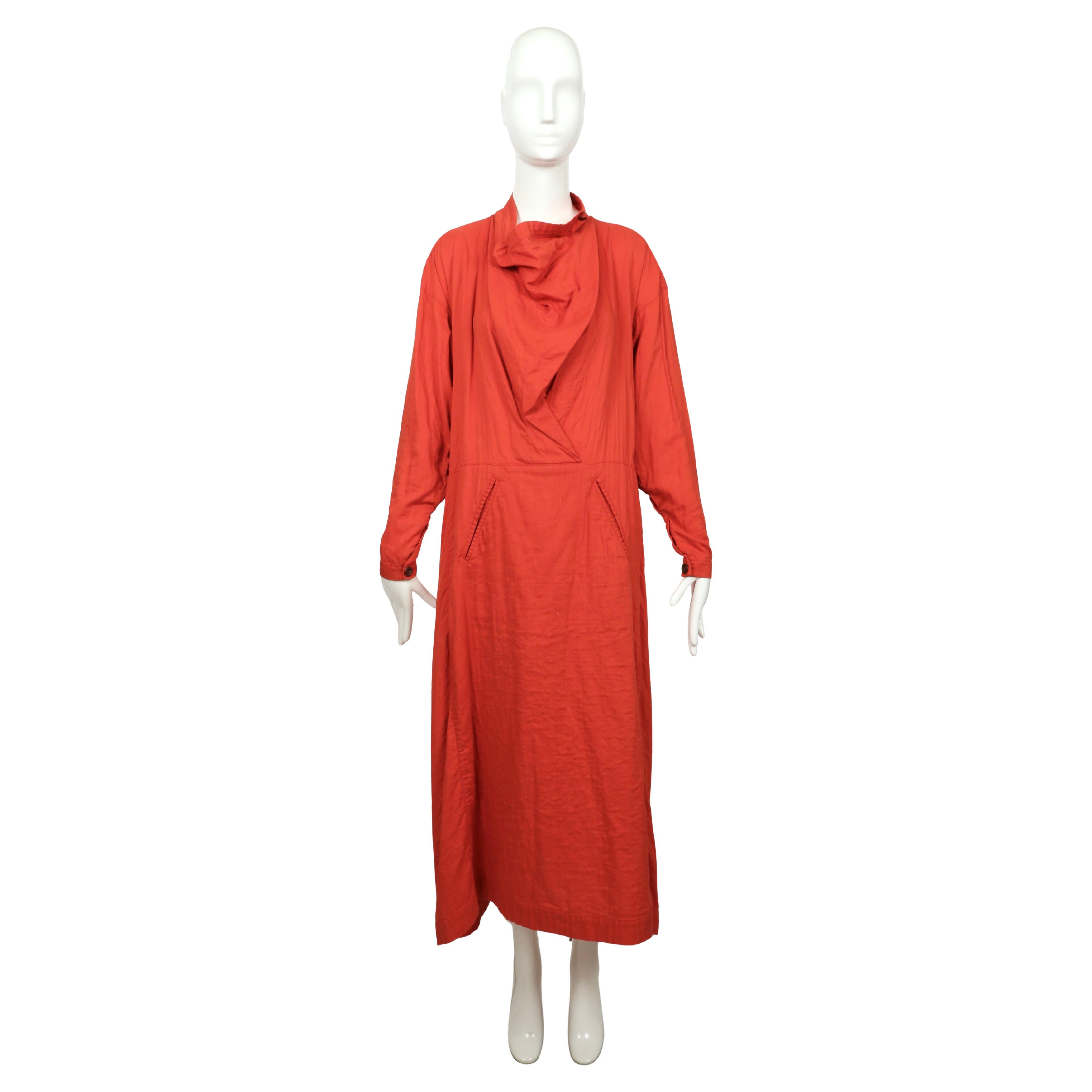 Rouge 1984 ISSEY MIYAKE robe RUNWAY drapée en terre cuite en vente