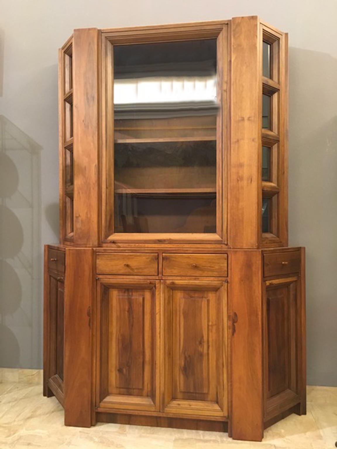 Officina Rivadossi workshop realized in the 1990s this beautiful cabinet or vitrine in walnut. It is composed by two separated pieces, simply overlapped

This piece is handmade in walnut veneer, no signature.
With certificate of authenticity.