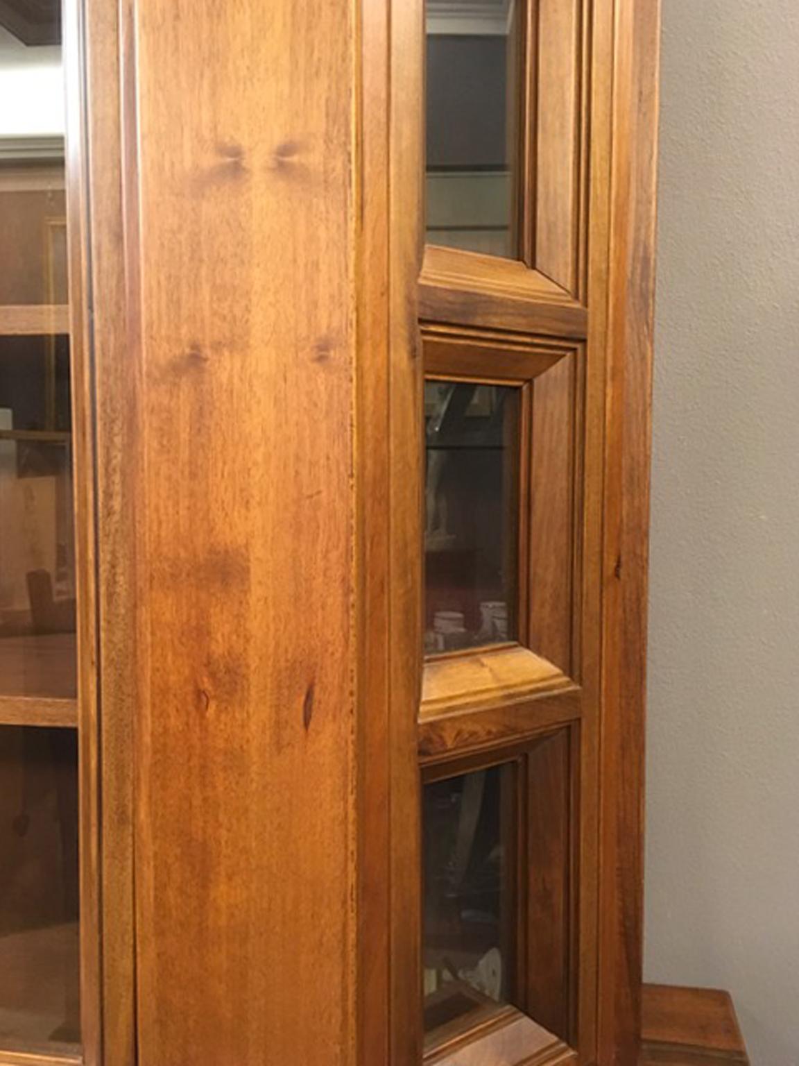 1984 Italy Officina Rivadossi Walnut Cabinet Vitrine in Brutalist Style In Good Condition In Brescia, IT