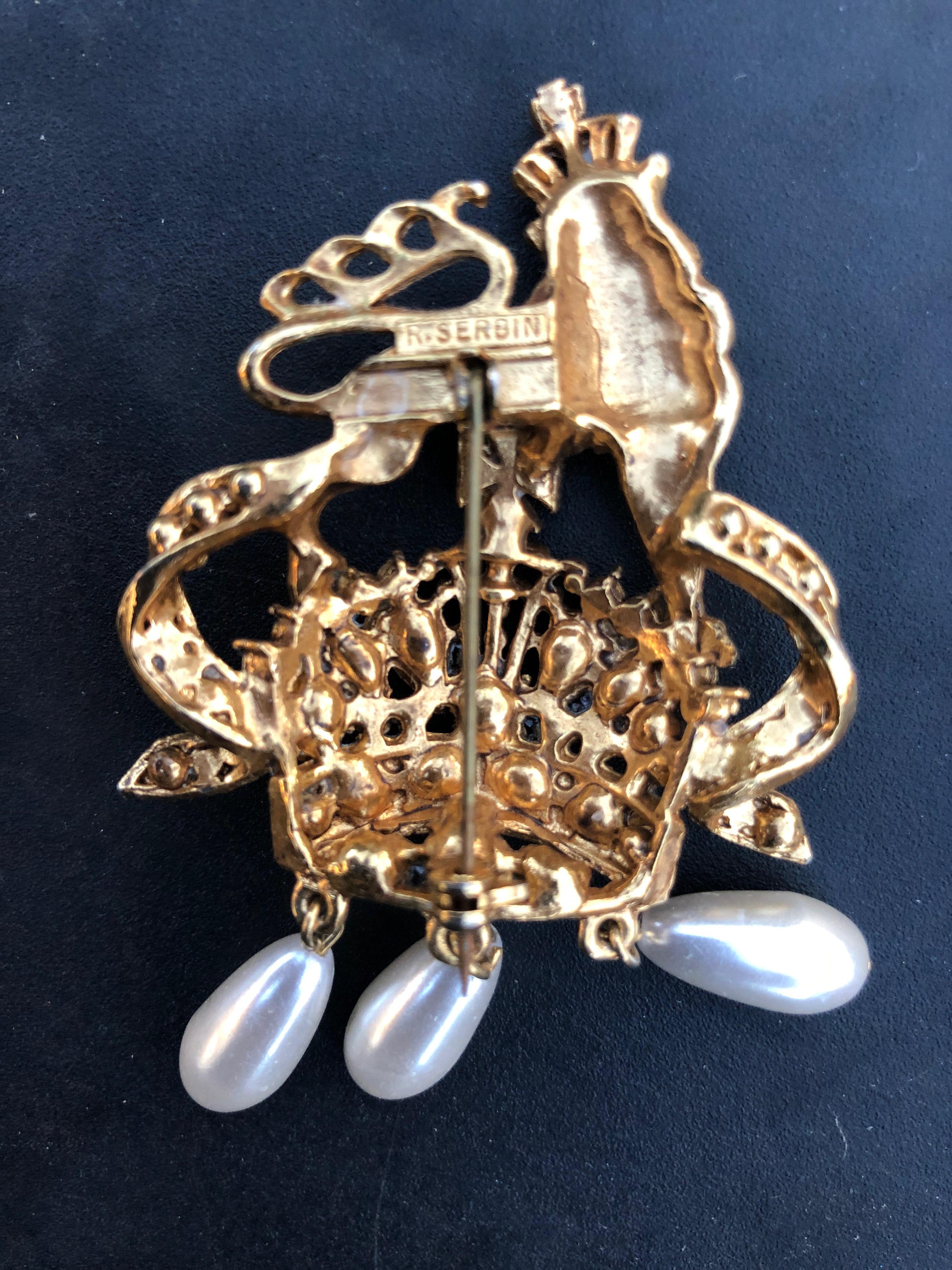 1984 R. Serbin Crystal Rampant Lion Royal Crest Brooch Pin with Pearl Drops In Excellent Condition In Cloverdale, CA