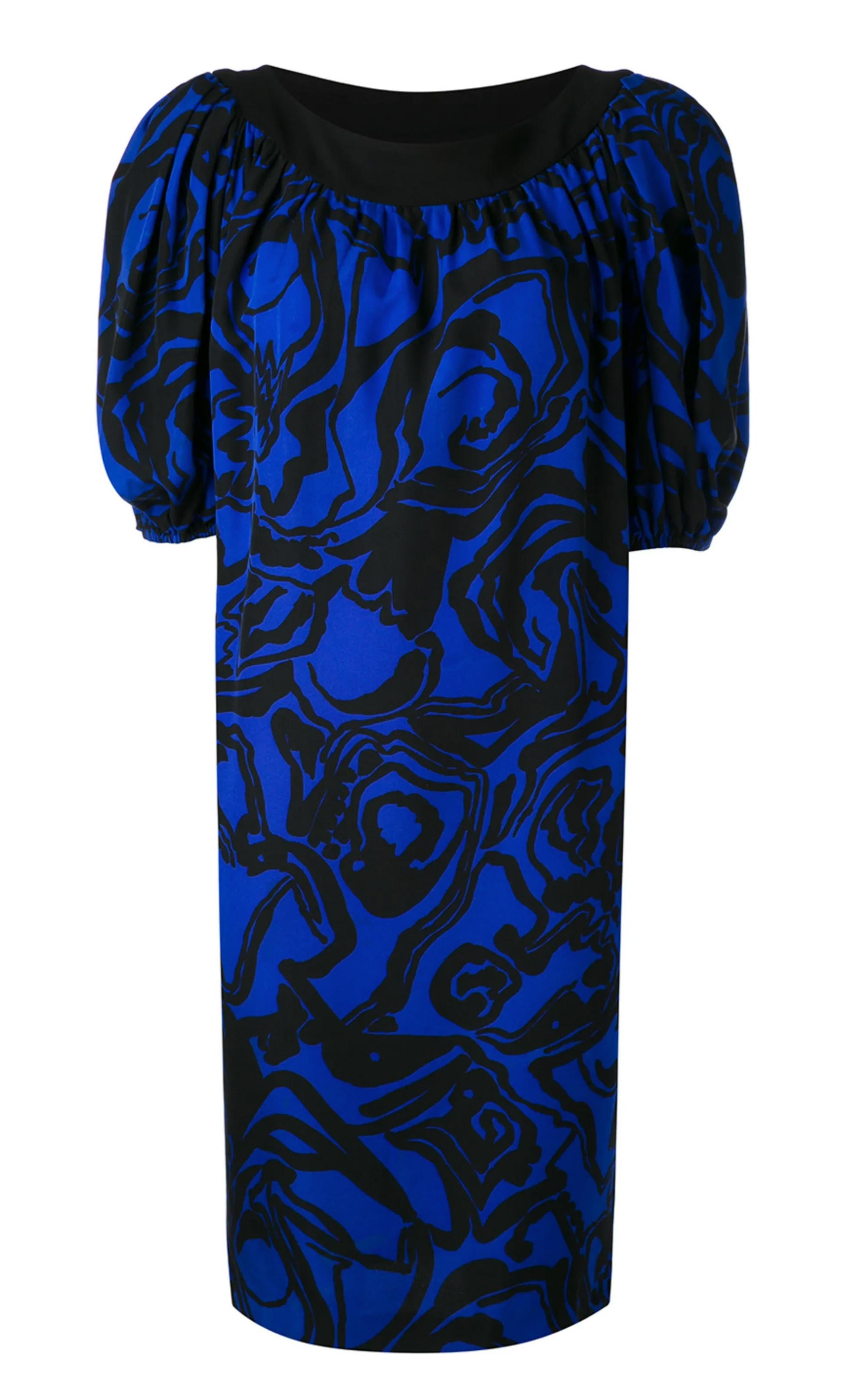 Campagne d'été 1984 Yves Saint Laurent Robe en soie imprimée bleue en vente 1