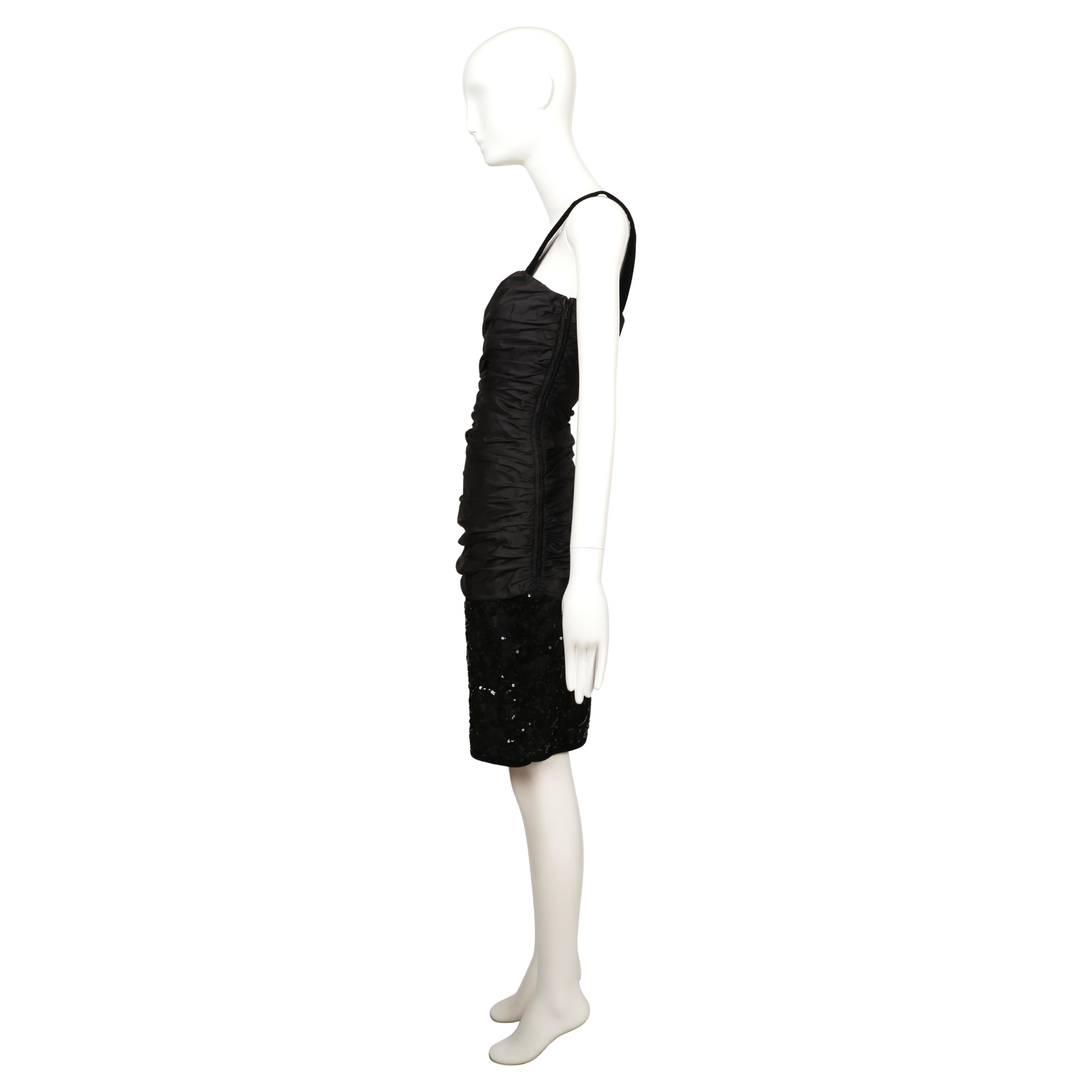 1984 YVES SAINT LAURENT vestido de lentejuelas CORREDERA con corpiño fruncido en venta 5
