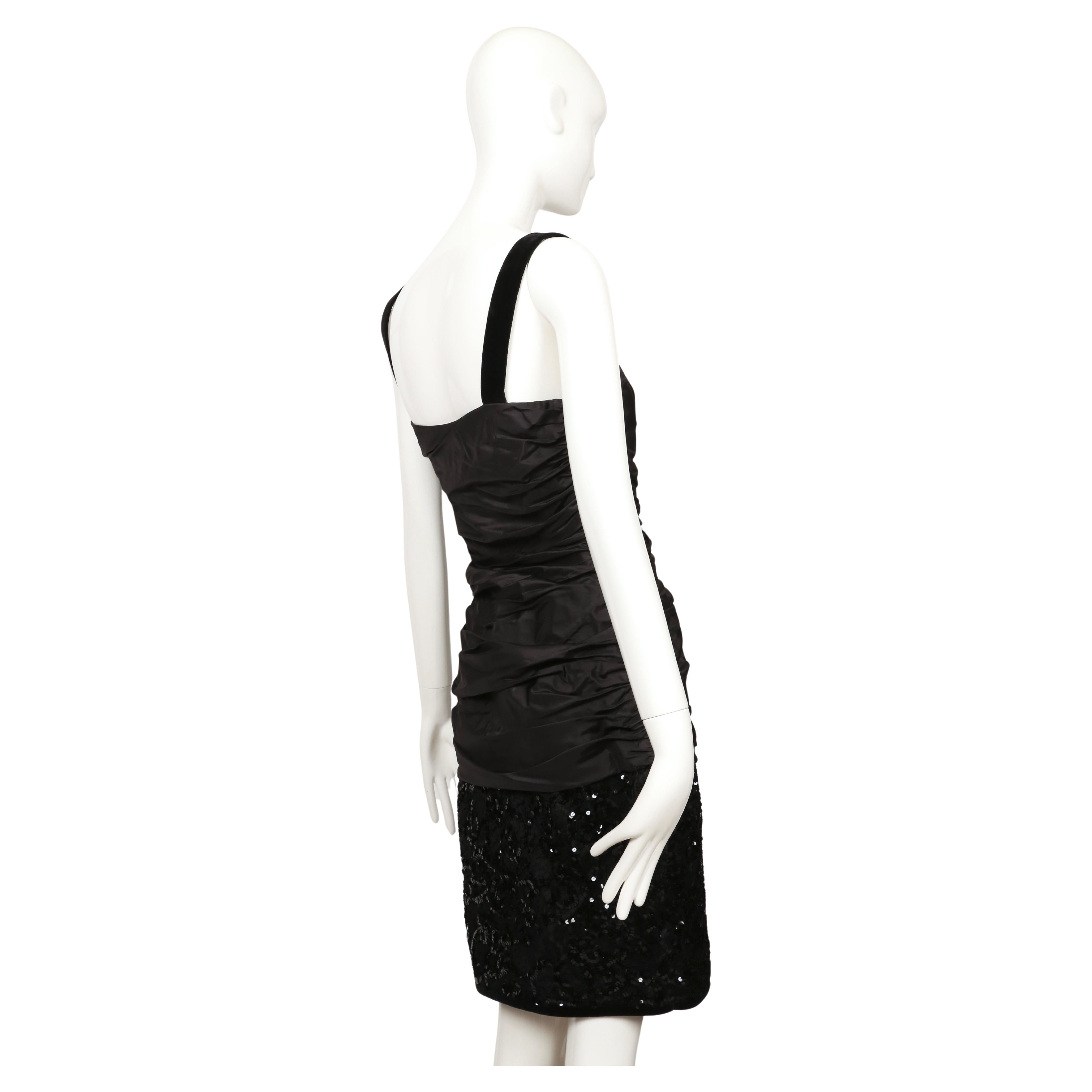 1984 YVES SAINT LAURENT vestido de lentejuelas CORREDERA con corpiño fruncido en venta 1