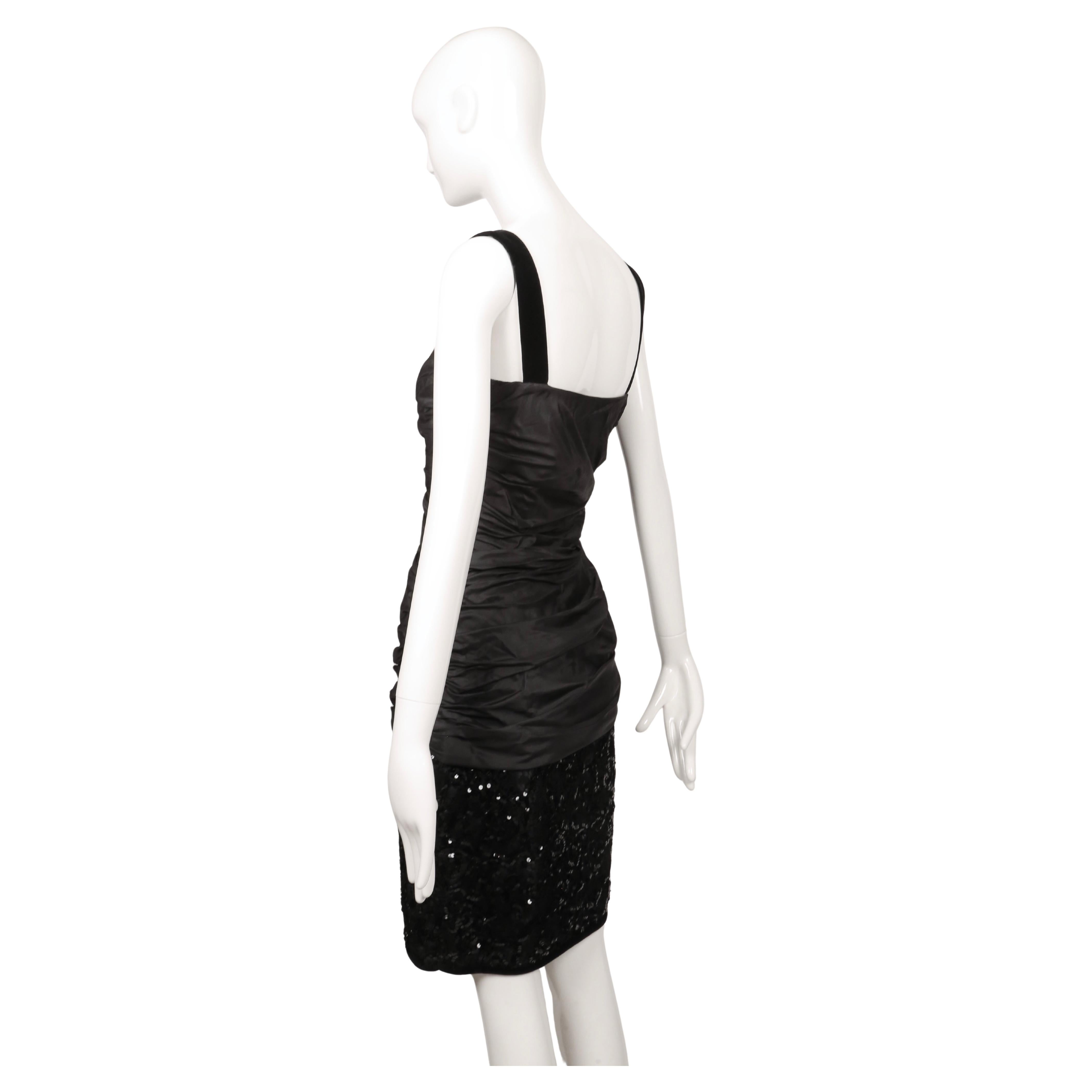 1984 YVES SAINT LAURENT vestido de lentejuelas CORREDERA con corpiño fruncido en venta 4