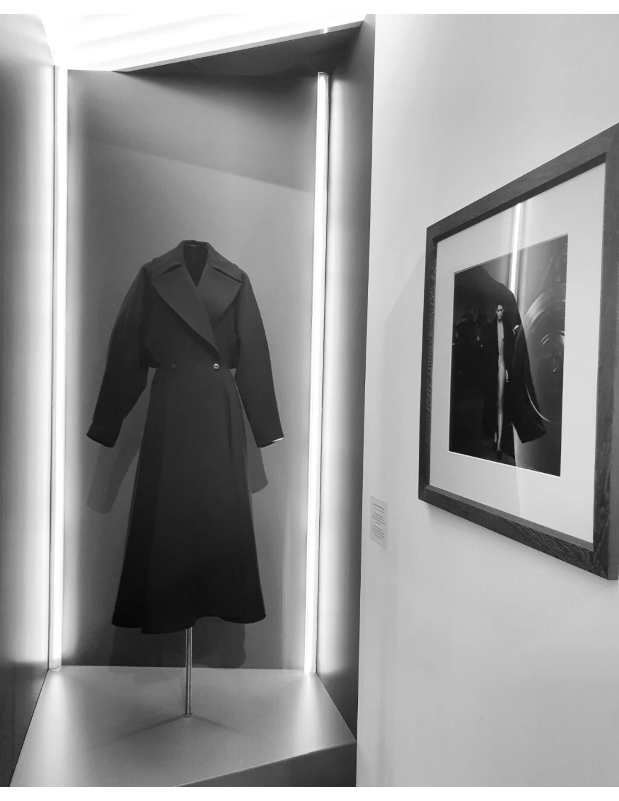 1985 Cappotto RUNWAY in gabardine di lana nera AZZEDINE ALAIA in vendita 12