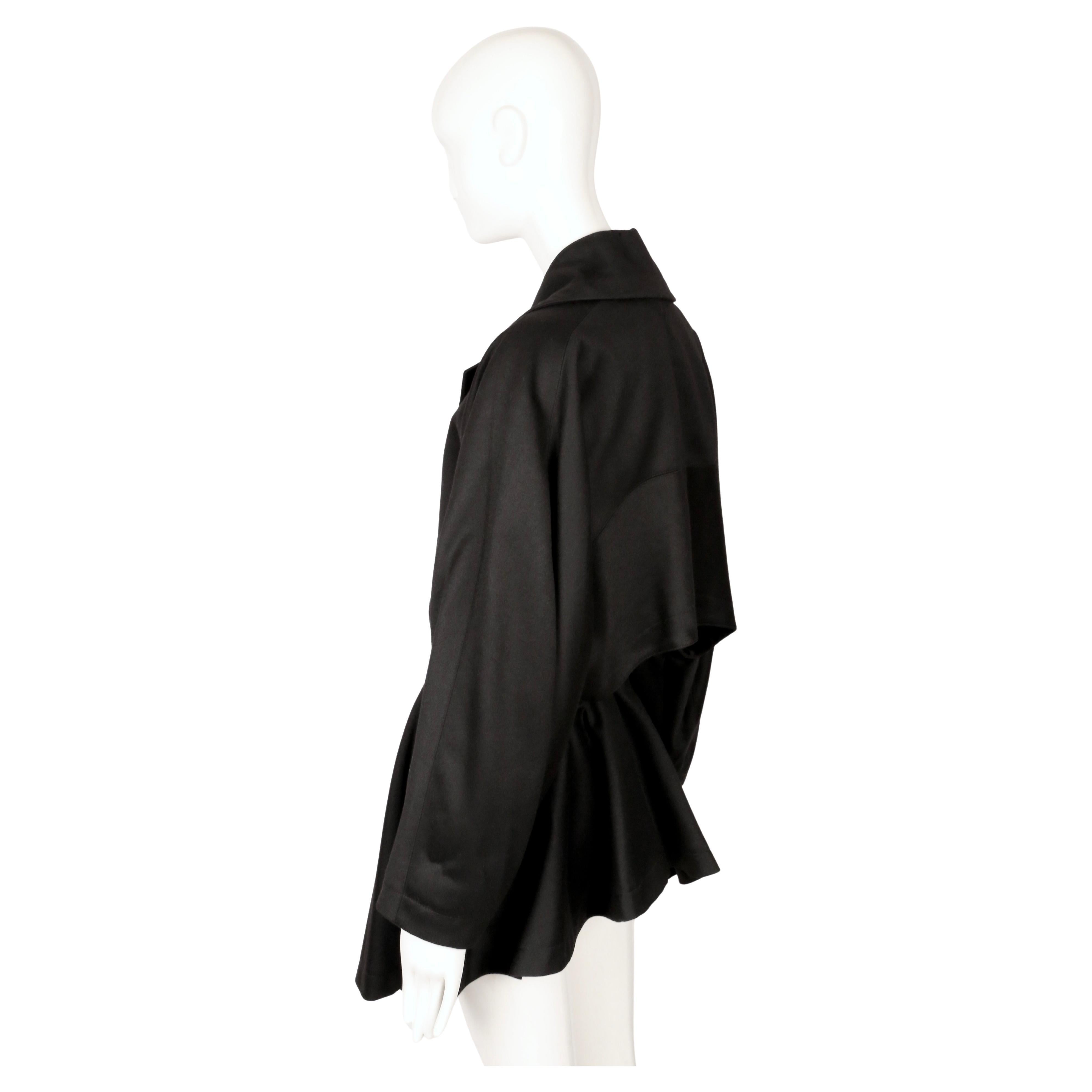 1985 Cappotto RUNWAY in gabardine di lana nera AZZEDINE ALAIA in vendita 3