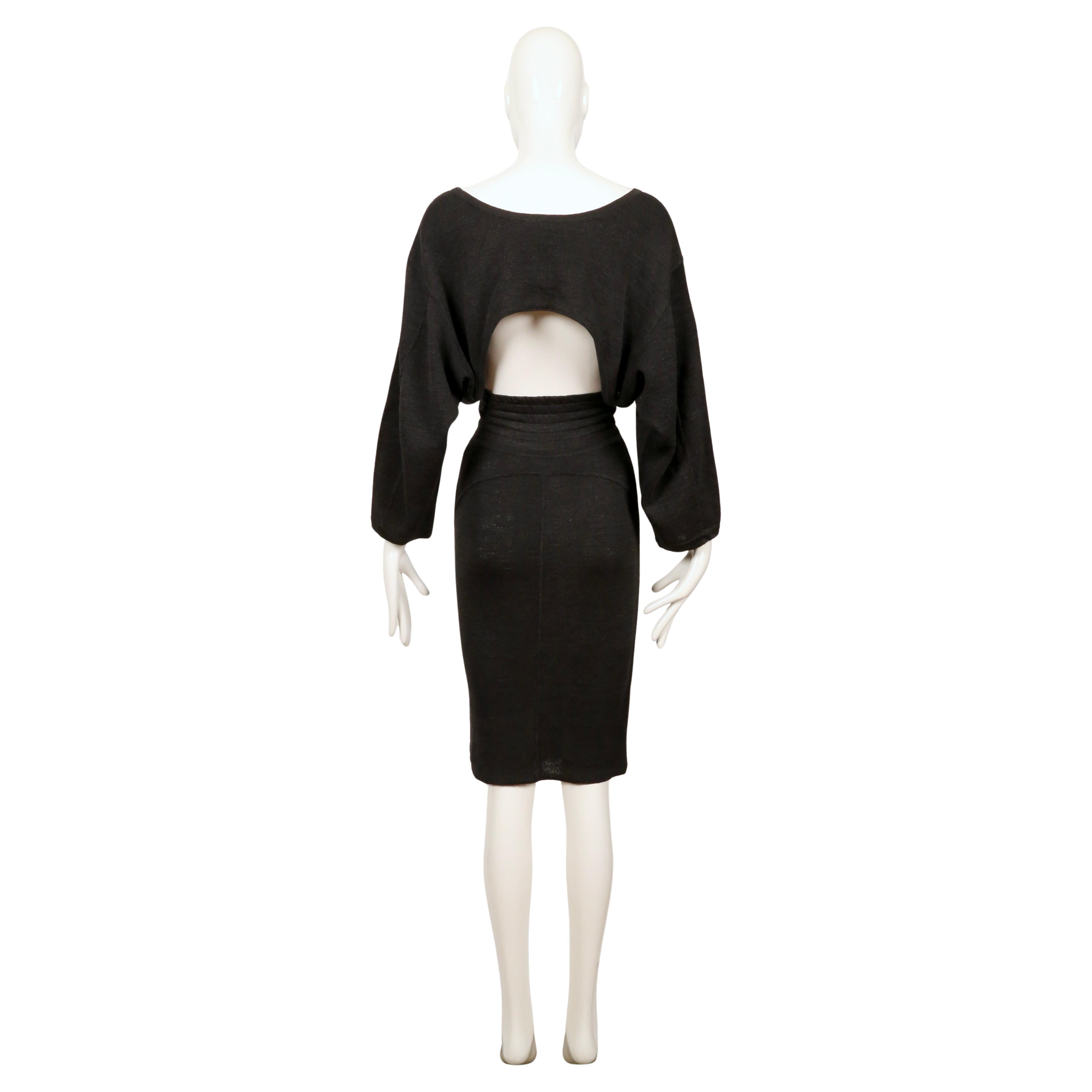 1985 AZZEDINE ALAIA black linen dress with elasticized waist & cut out back For Sale 9