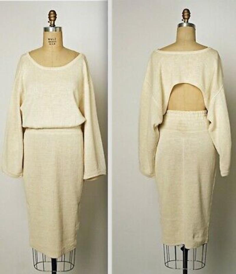 1985 AZZEDINE ALAIA black linen dress with elasticized waist & cut out back For Sale 11