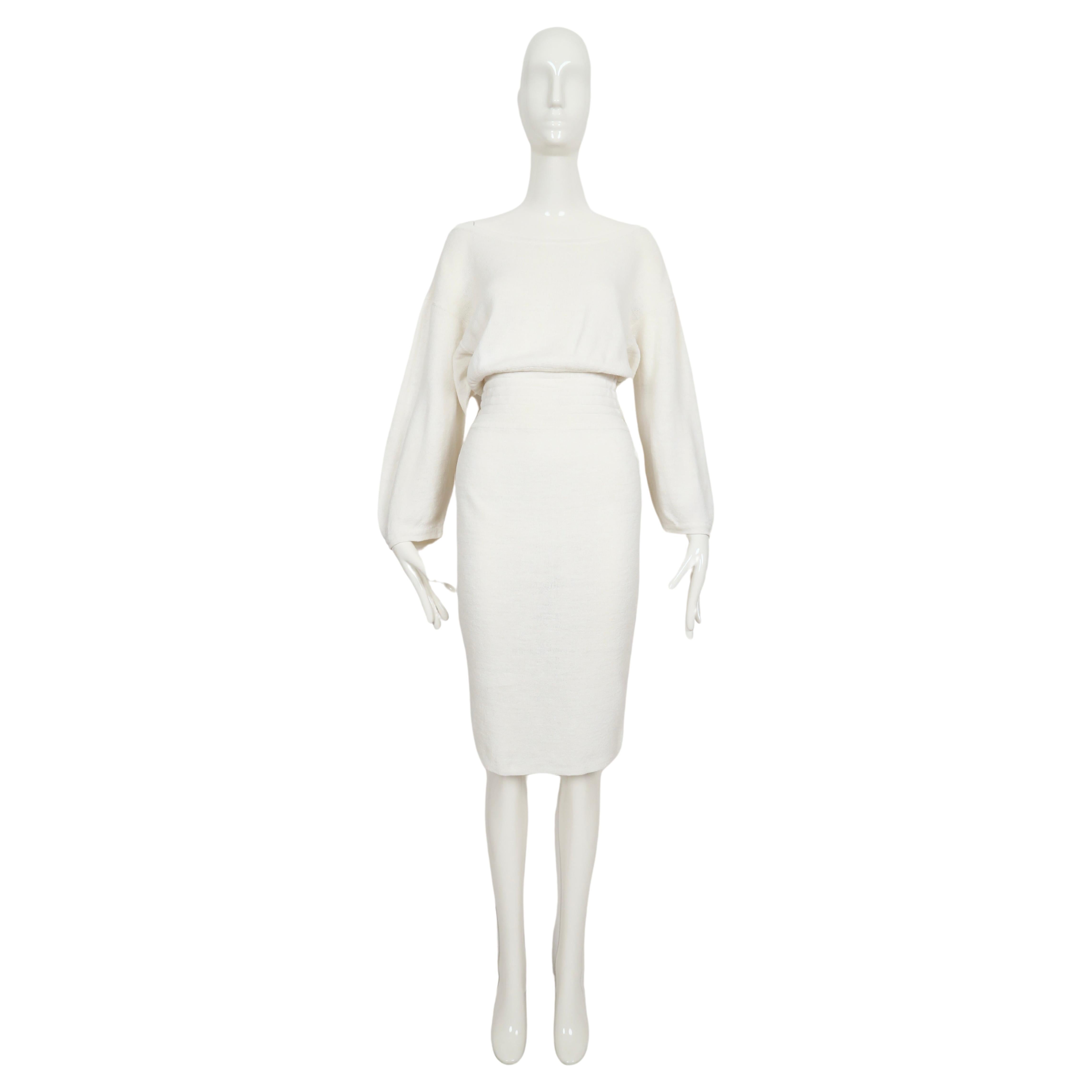 1985 AZZEDINE ALAIA Vestido de lino blanco roto con cintura elástica y corte en la espalda Gris en venta