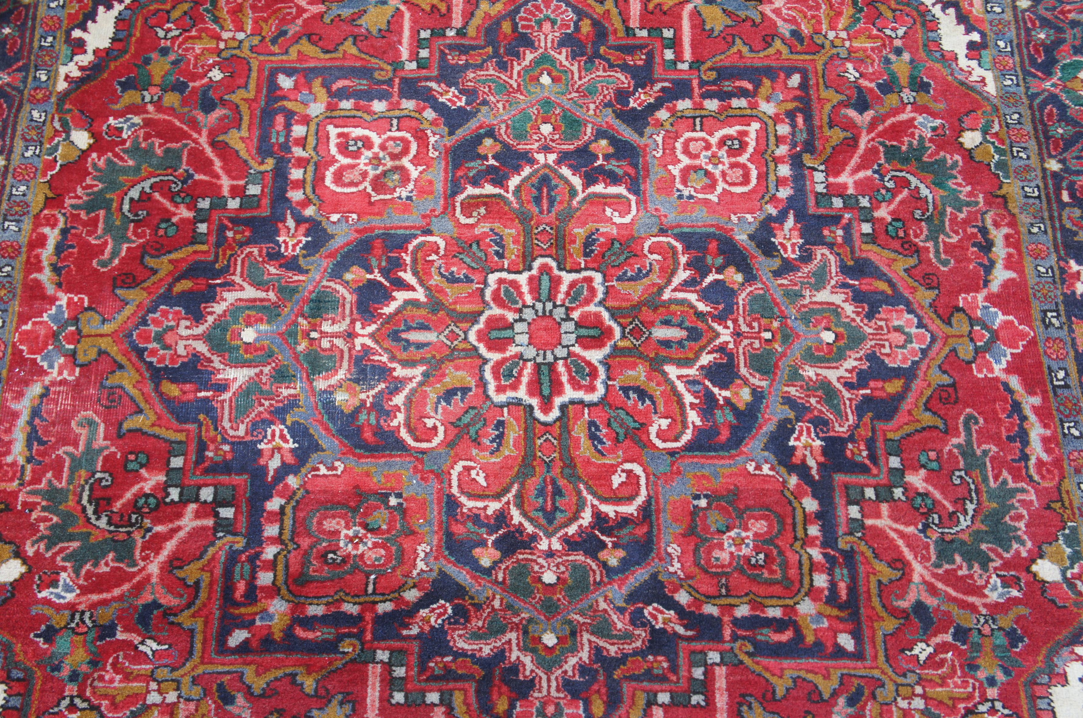 Islamic 1985 Bakhtiar Iran 100% Wool Floral Medallion Area Rug Carpet For Sale