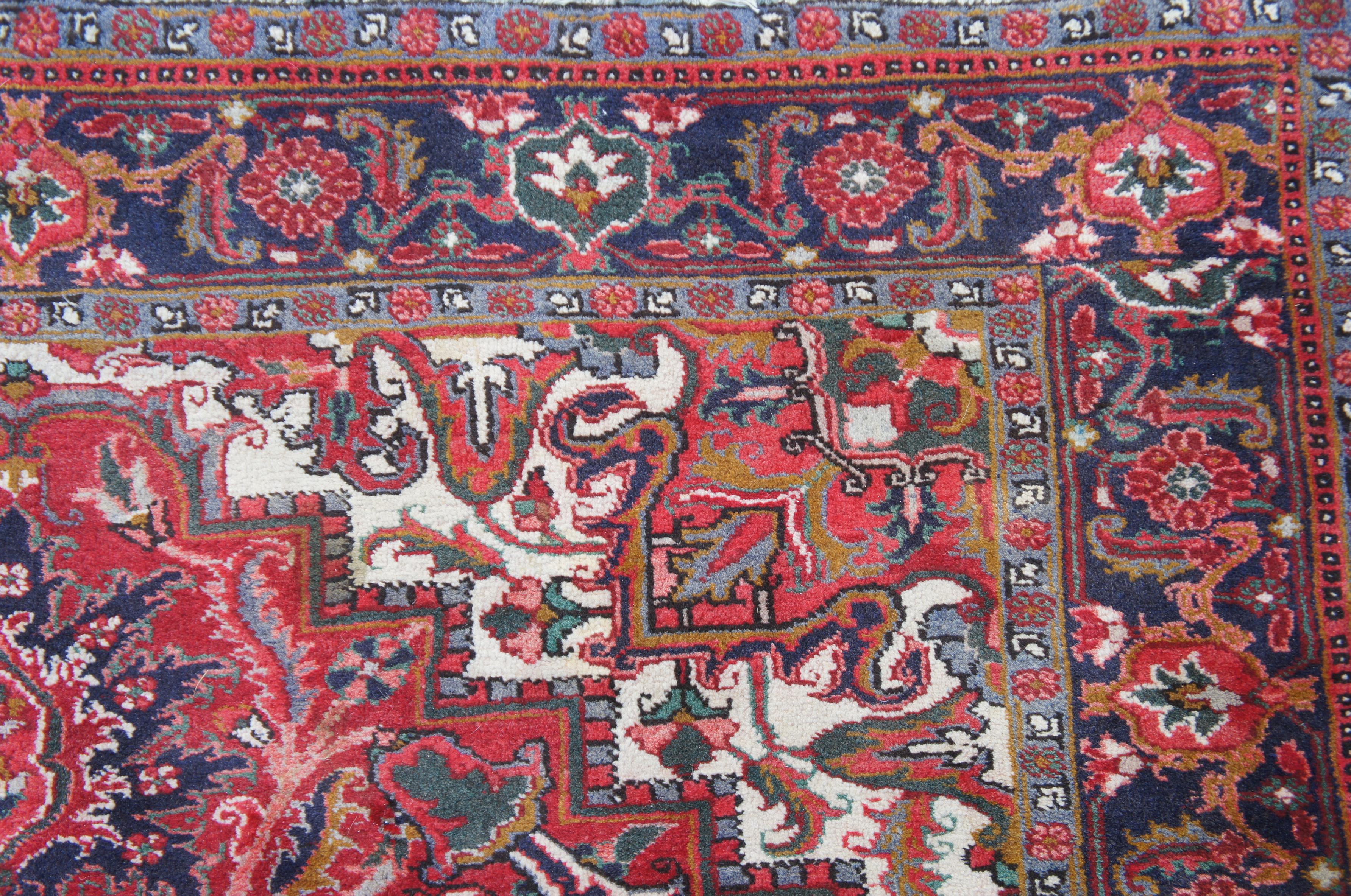 Iranischer Bakhtiar-Teppich aus 100 % Wolle mit Blumenmedaillon im Vintage-Stil 4