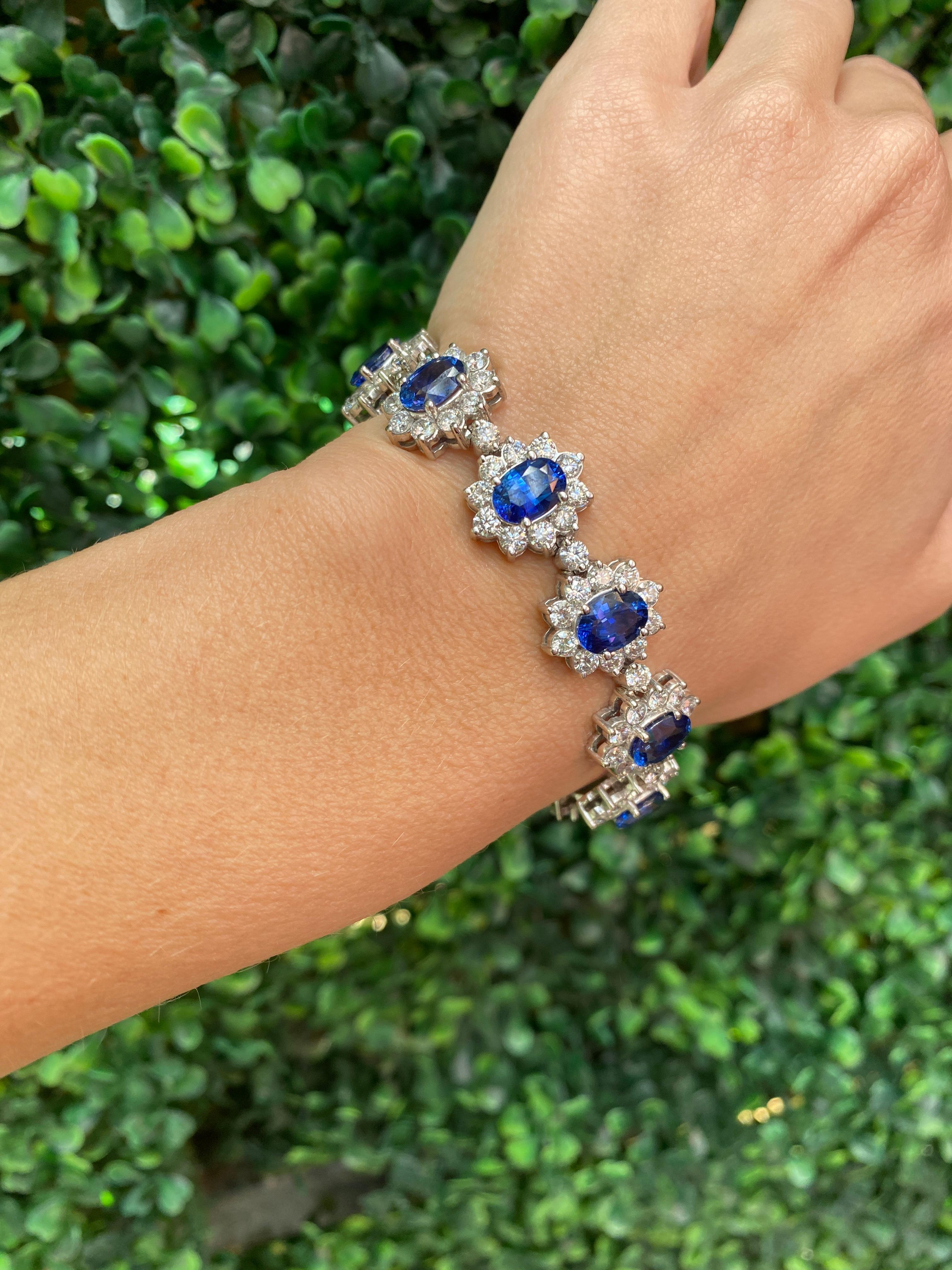 19.85 Carats Oval Sapphires w/ 12.15 Carats Round Diamond Floral Motif Bracelet In New Condition In Houston, TX