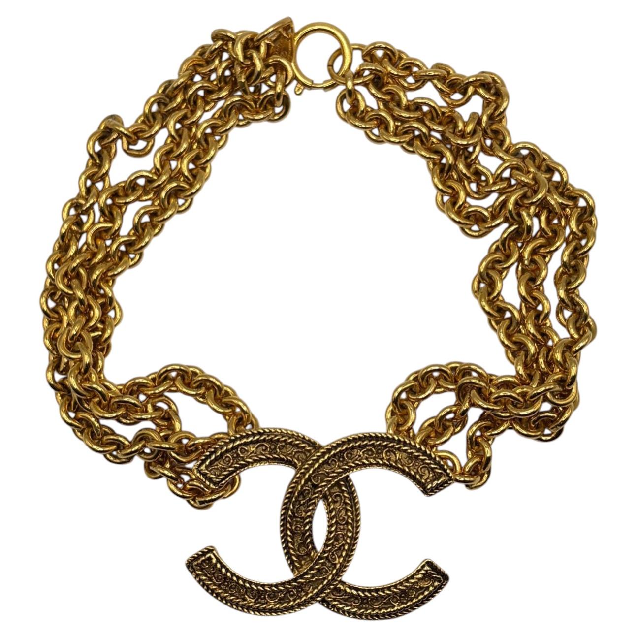 1985 Collier Chanel avec logo CC