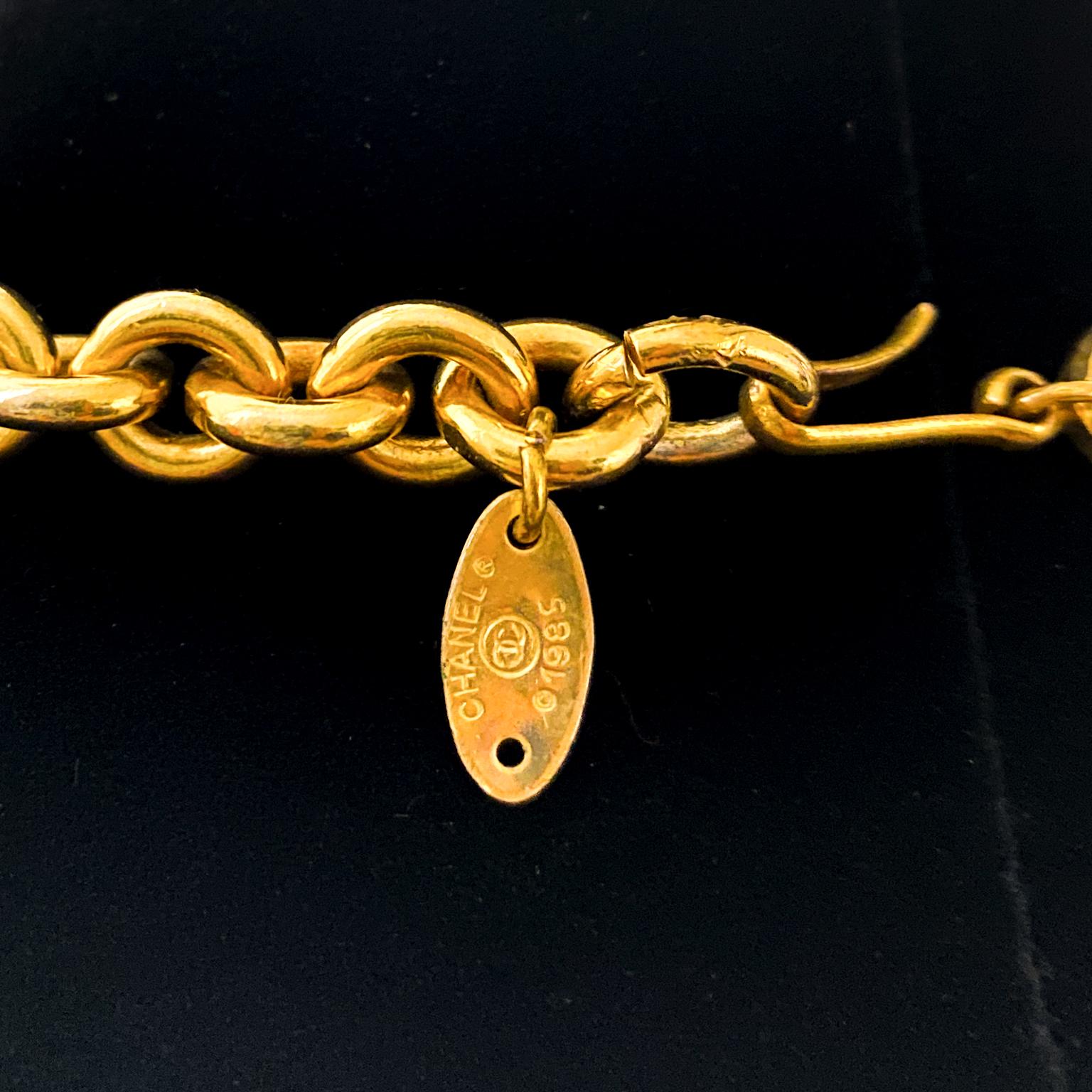 1985 Chanel Gold Tone Chain Link Necklace with Gilded Beads  In Good Condition For Sale In Toronto, Ontario