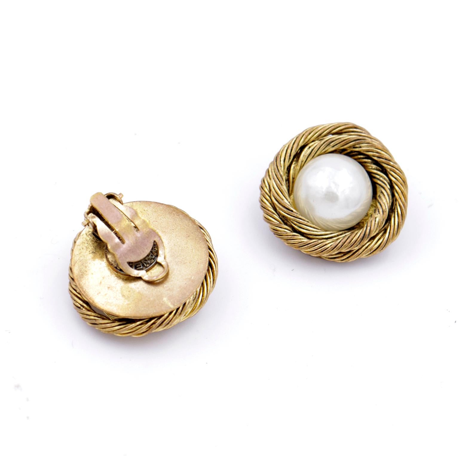 1985 Chanel Vintage Gold Plate Rope & Center Large Pearl Clip Earrings in Box In Good Condition For Sale In Portland, OR