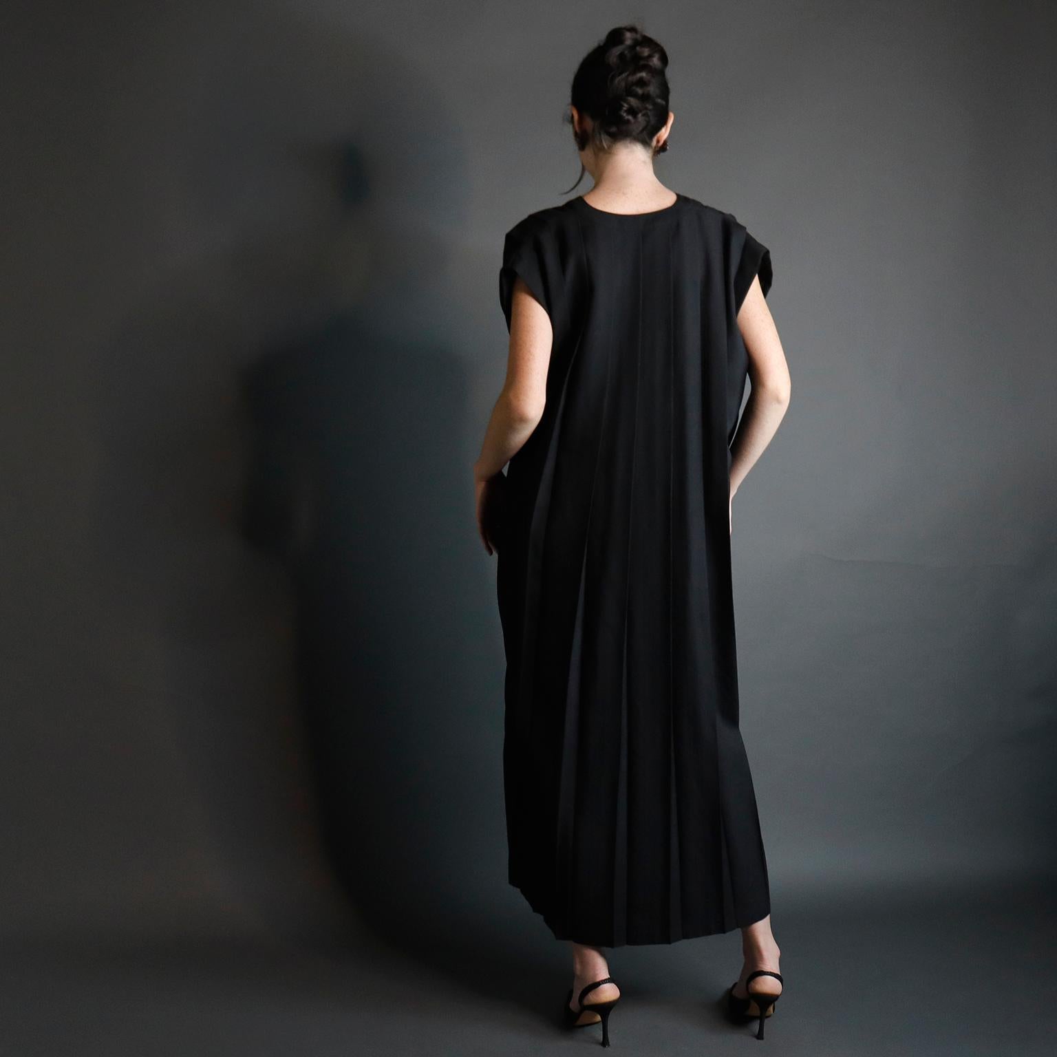 1985 Comme de Garcons Pleated Black Avant Garde Sleeveless Dress Rei Kawakubo For Sale 4