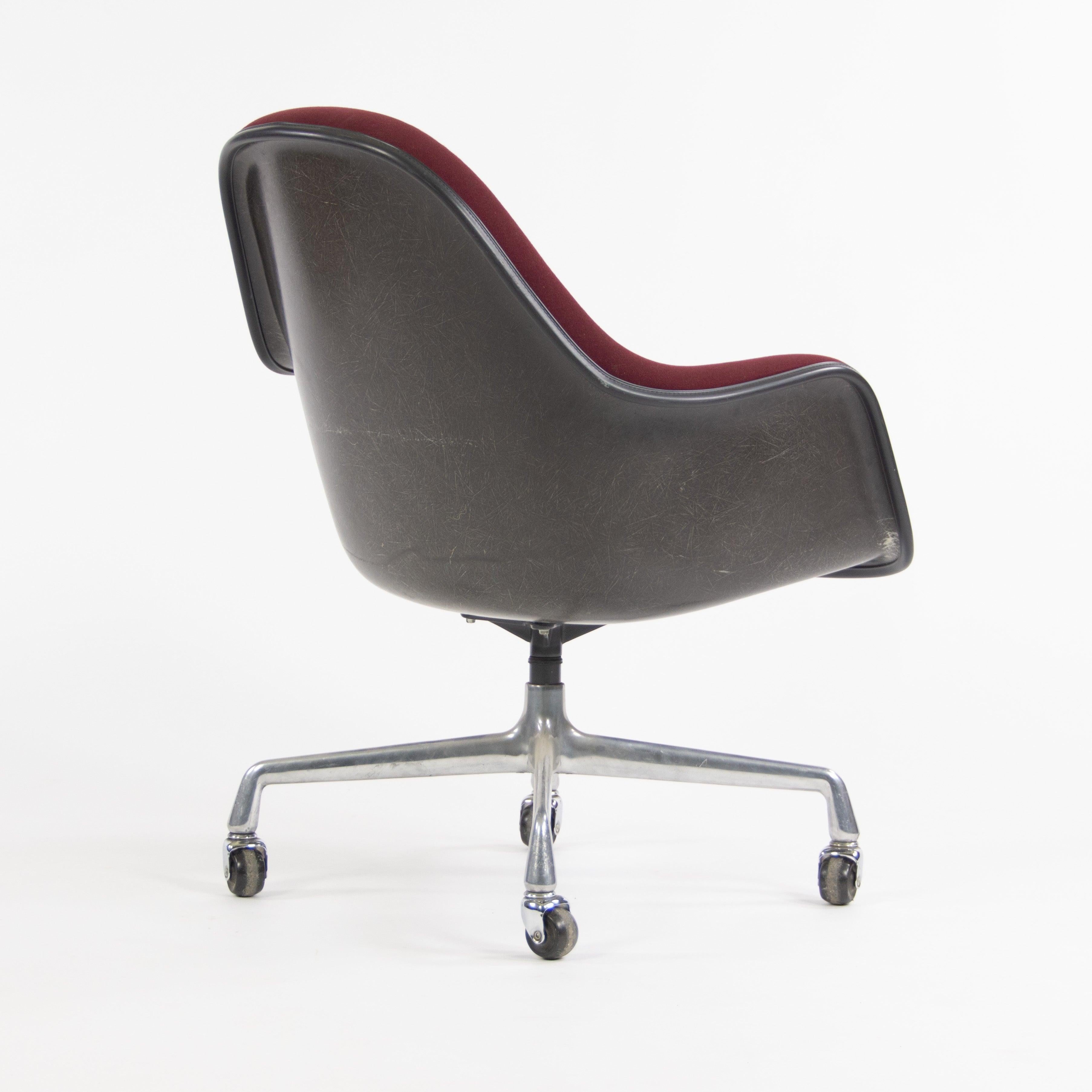 1985 Eames Herman Miller EC175 Upholstered Fiberglass Shell Chair Museum Quality In Good Condition For Sale In Philadelphia, PA