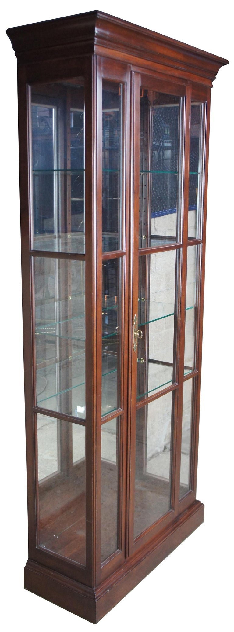1985 Ethan Allen Georgian Court Solid Cherry Curio Display Cabinet 11-9019 In Good Condition In Dayton, OH