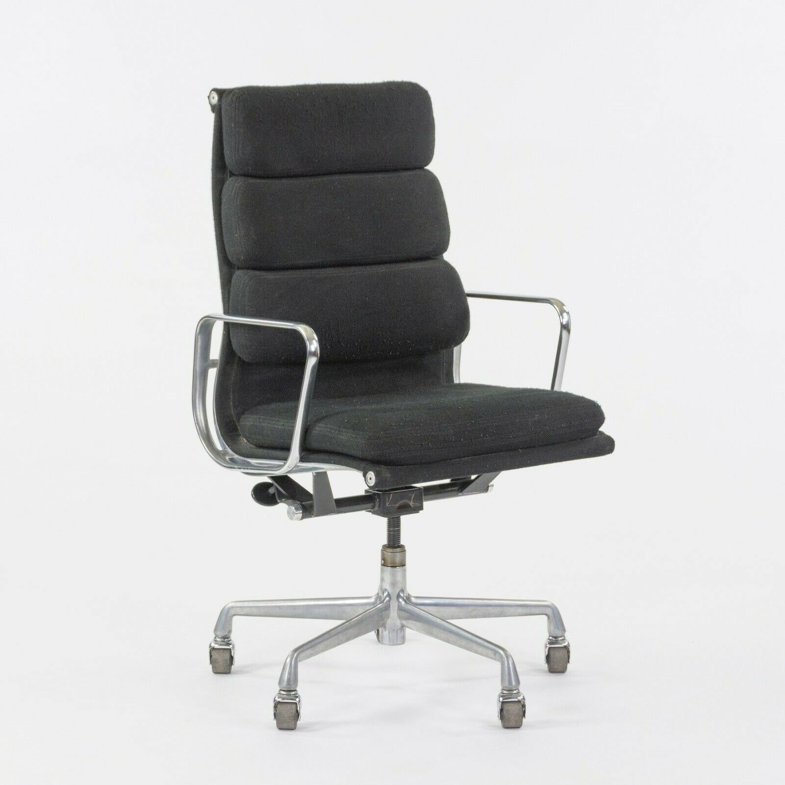 Chaise de bureau à haut dossier en tissu Herman Miller Eames Aluminum Group, 1985 en vente 1