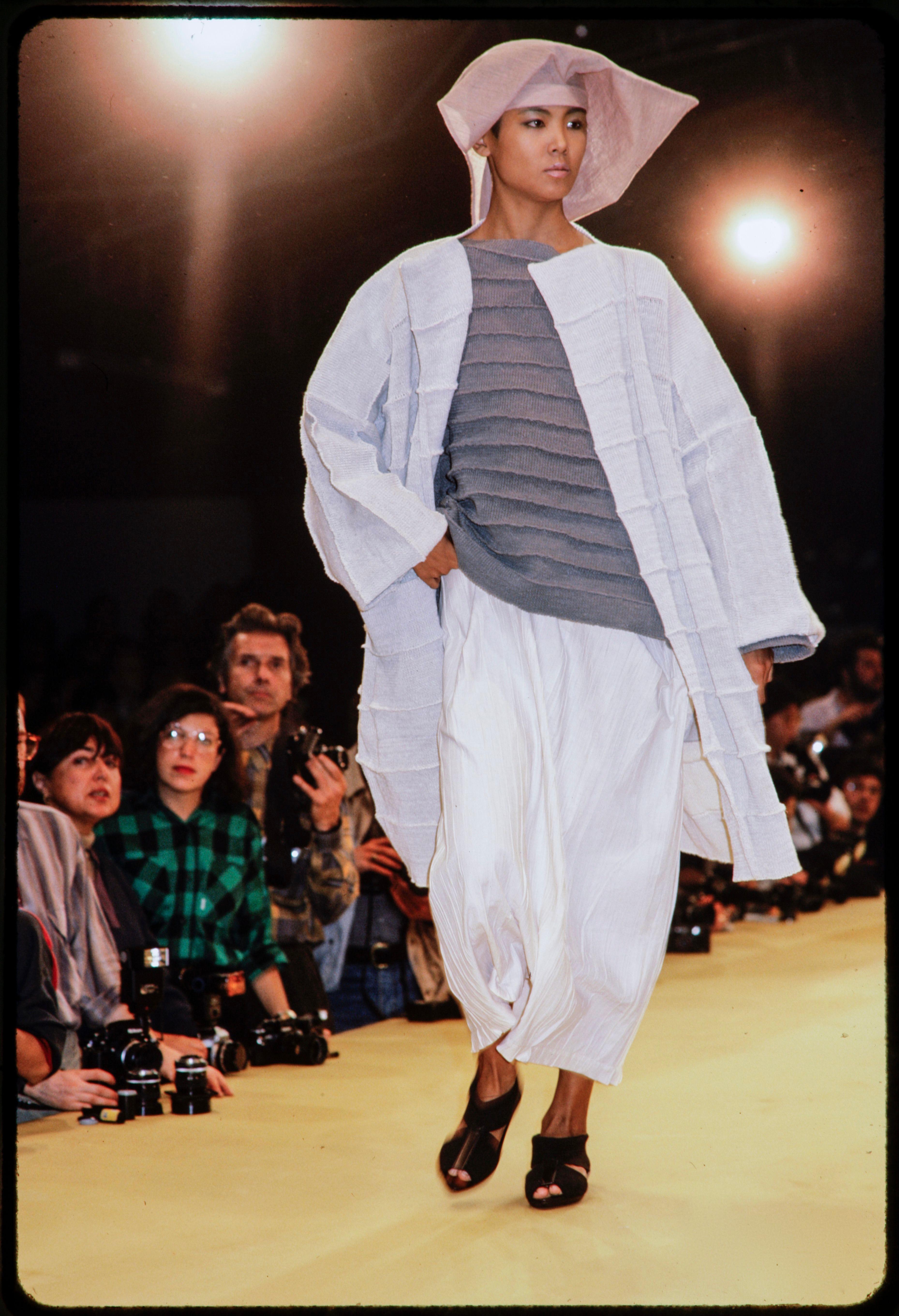 1985 ISSEY MIYAKE charcoal draped sweater For Sale 8