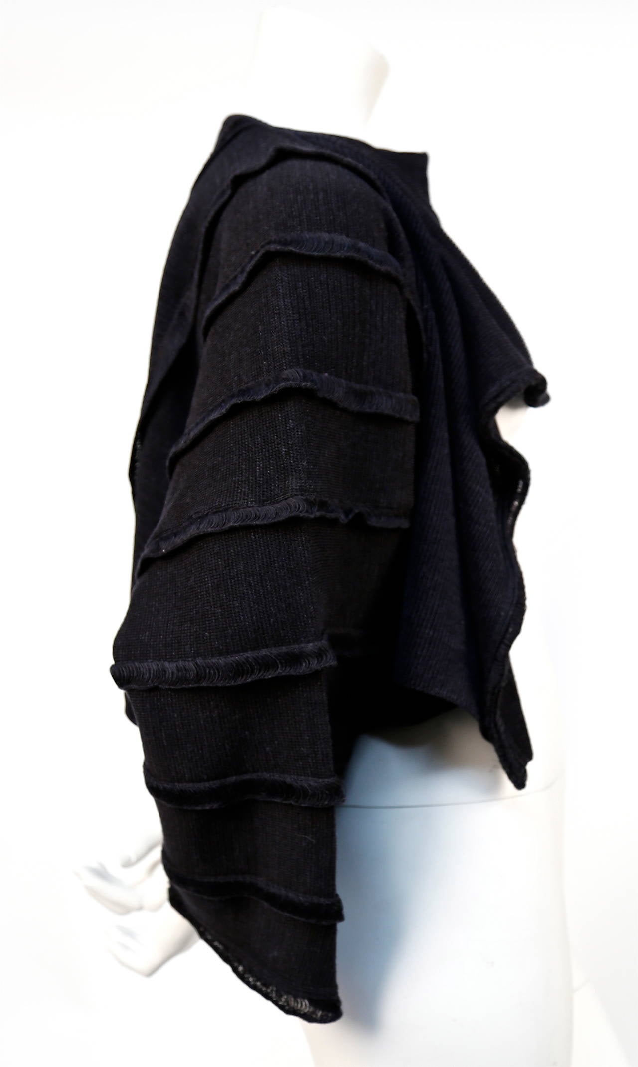1985 ISSEY MIYAKE charcoal draped sweater In Good Condition For Sale In San Fransisco, CA