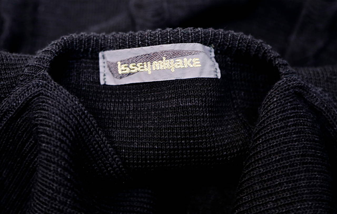 1985 ISSEY MIYAKE charcoal draped sweater For Sale 1