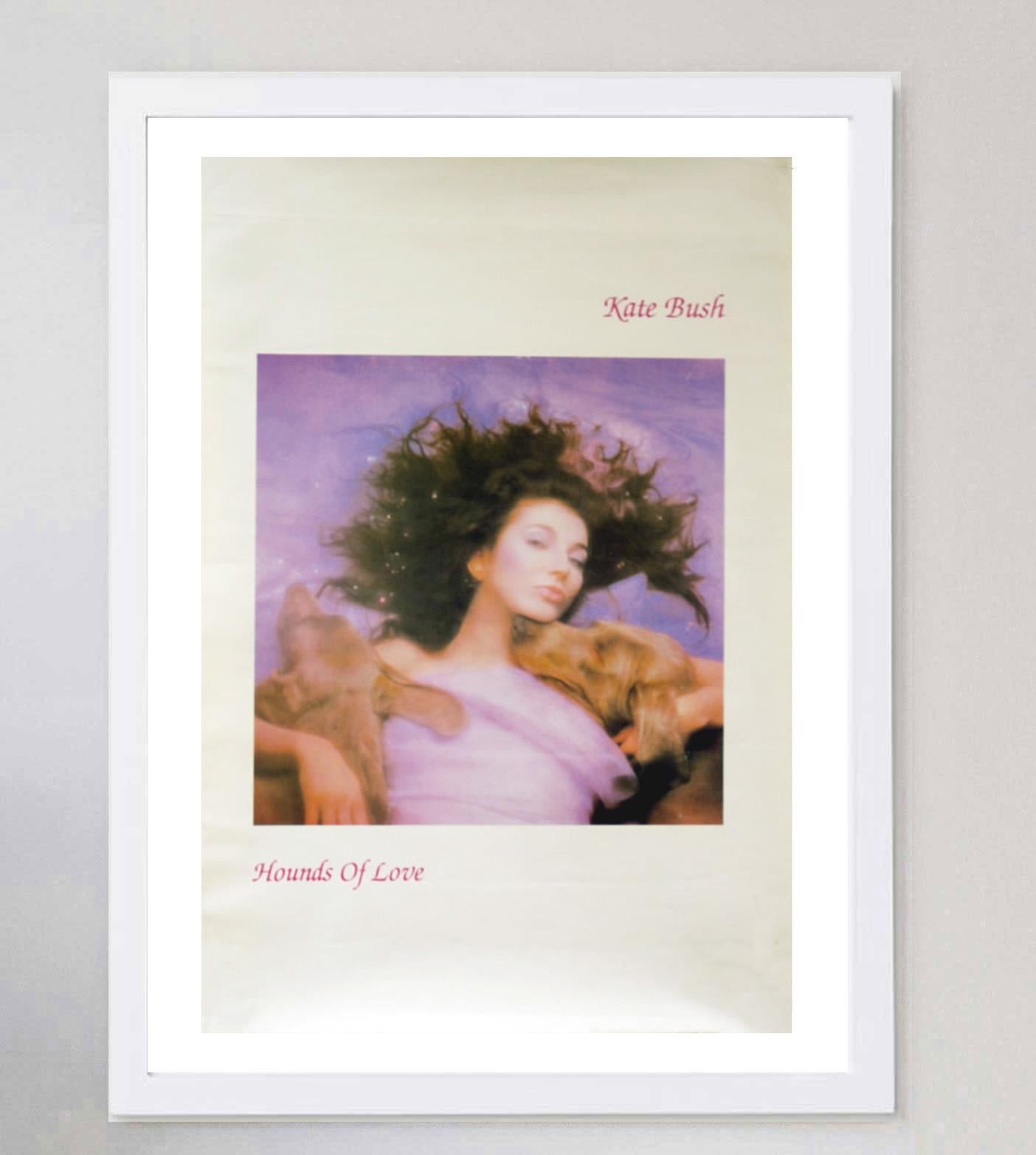 Questo bellissimo poster è stato creato nel 1985 come parte della promozione originale del quinto album in studio della grande Kate Bush, 