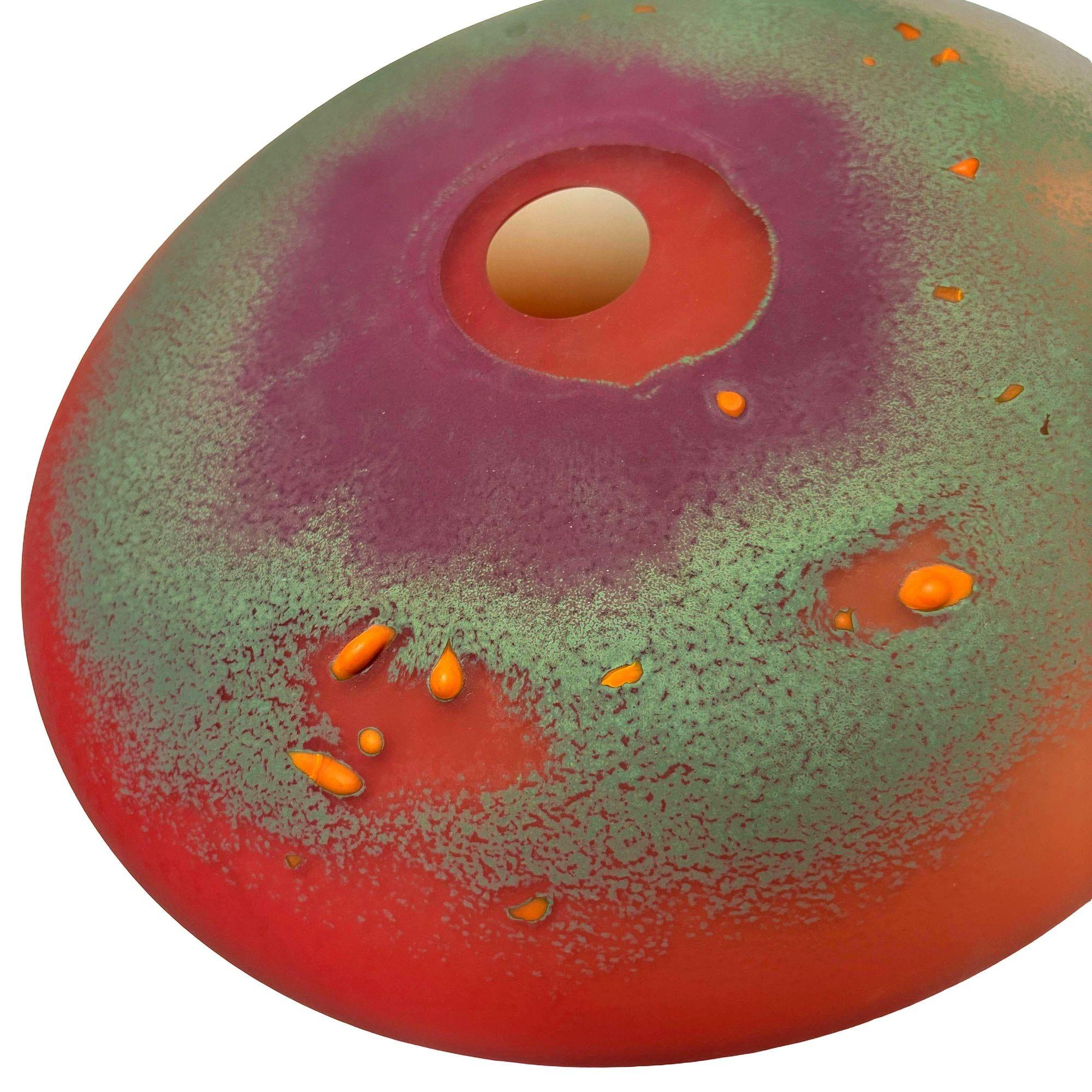 Postmoderno 1985 Vaso astratto in vetro soffiato a mano postmoderno firmato Steve Hourigan in vendita