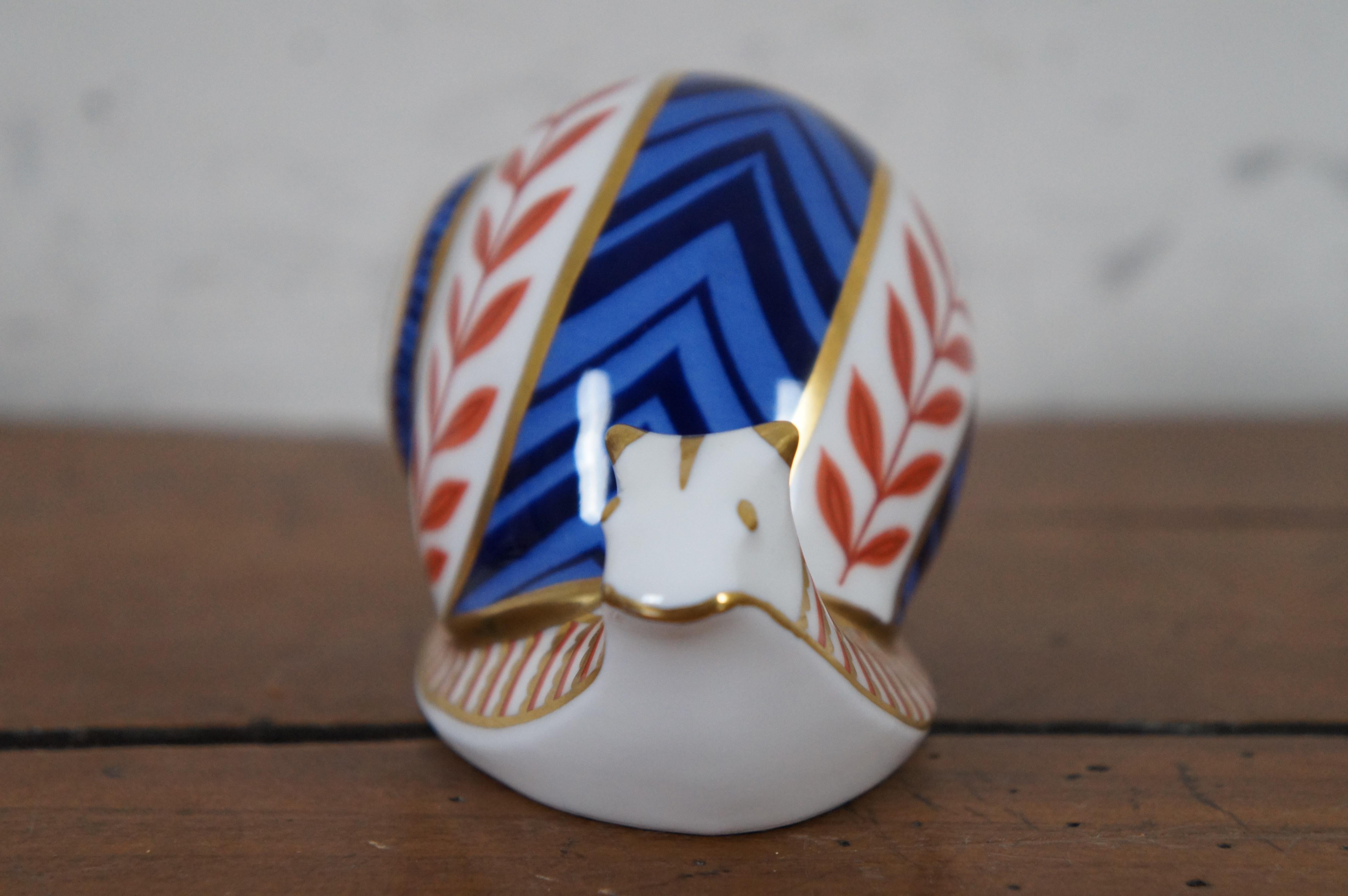 1985 Royal Crown Derby Porcelain Imari 1st Edition Snail Figurine Paperweight In Good Condition In Dayton, OH