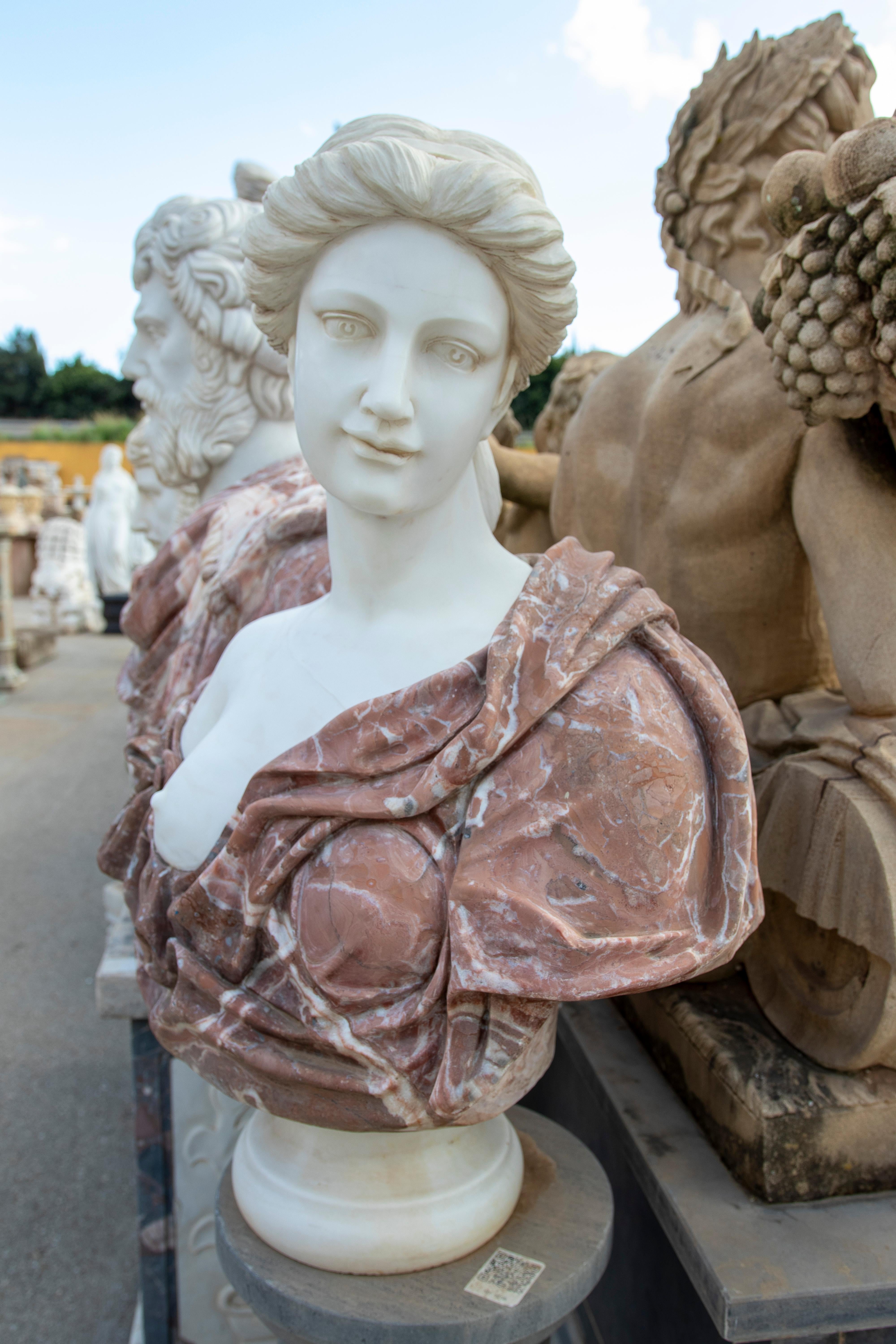 Classical 1980s Spanish hand caved Macael white and Alicante red marble Roman woman bust.