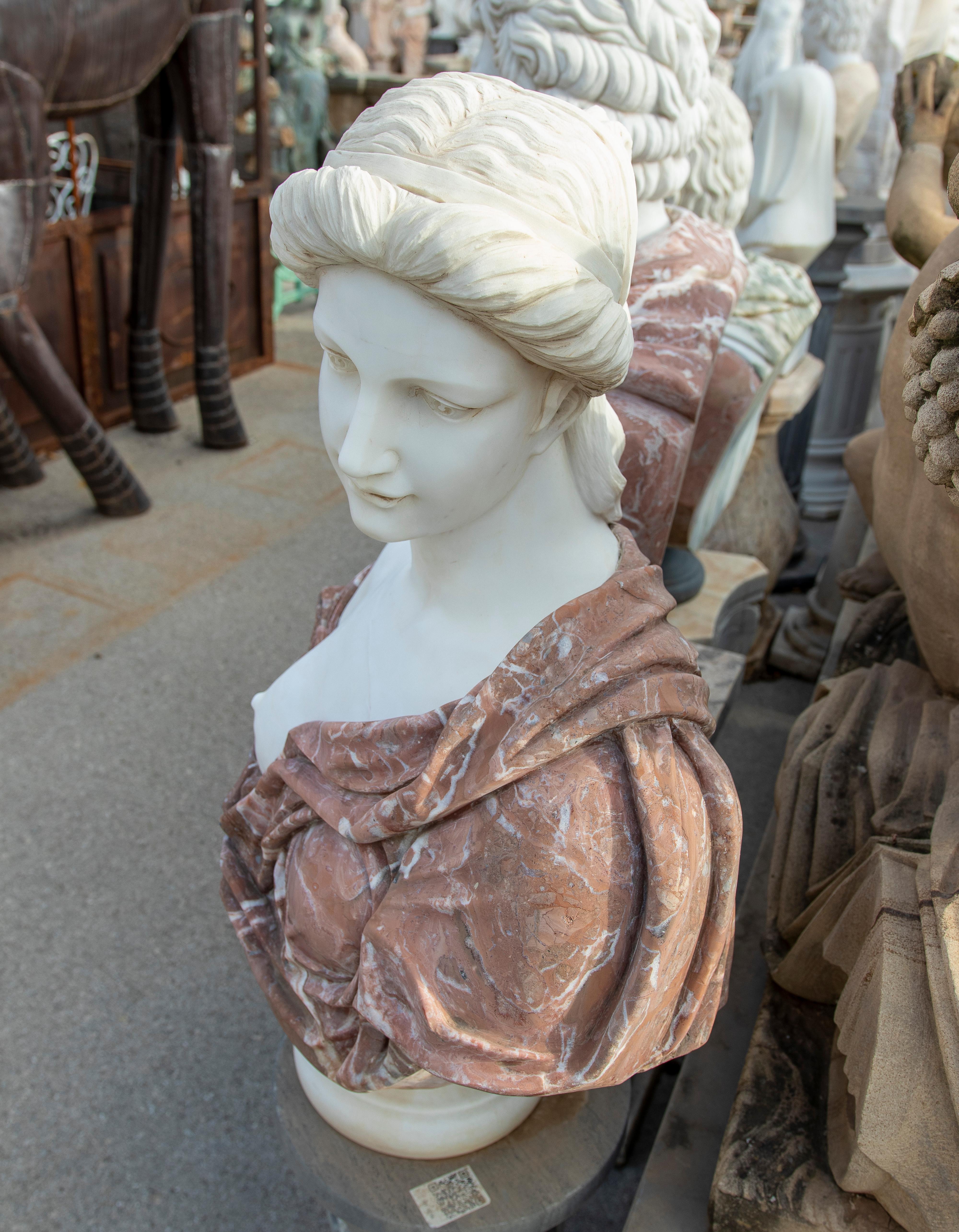 1985 Spanish Hand Carved Macael White & Alicante Red Marble Roman Woman Bust  In Good Condition In Marbella, ES