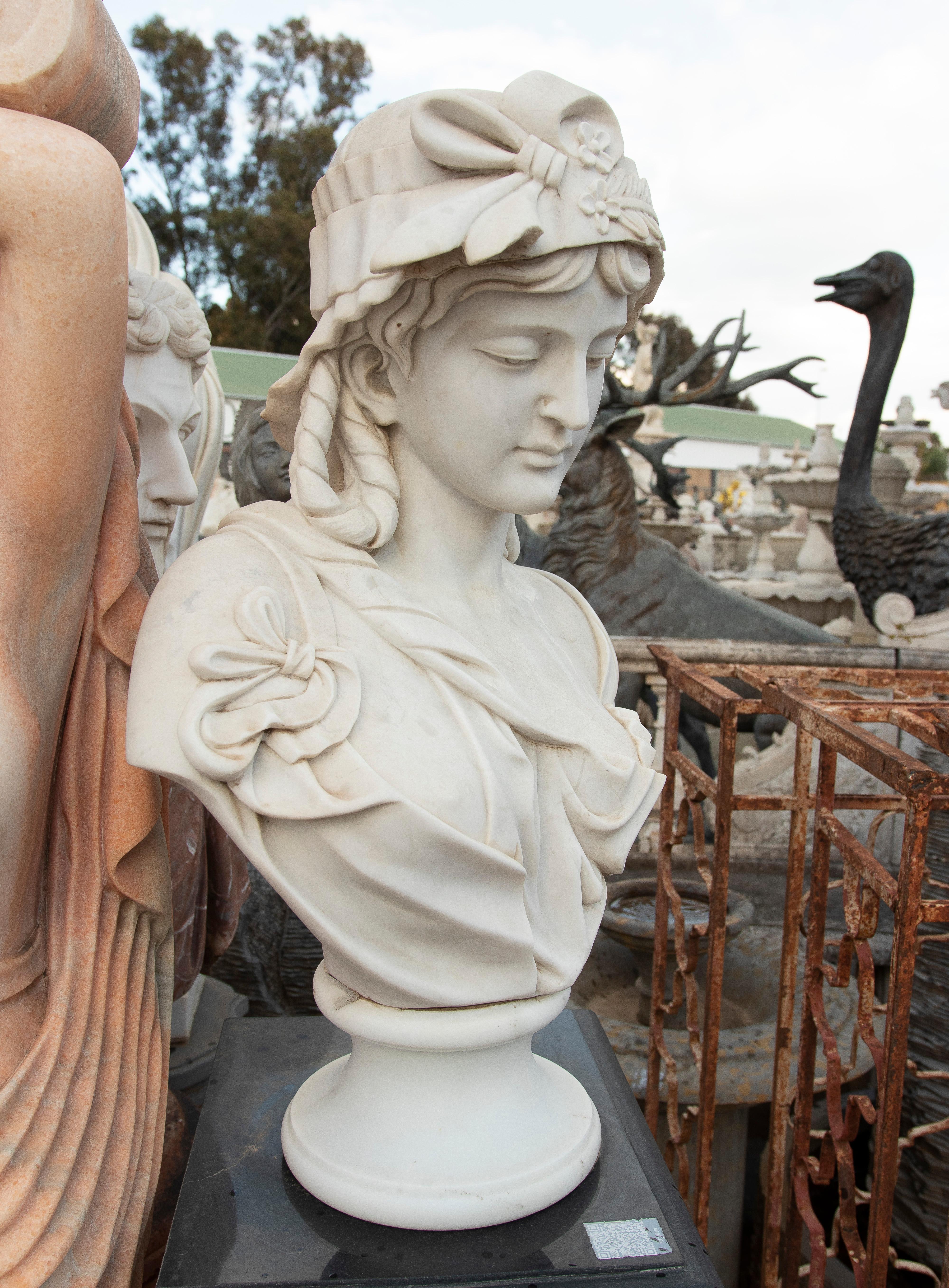 1985 Spanish Hand Carved Macael White Marble Art Nouveau Modernist Woman Bust In Good Condition In Marbella, ES