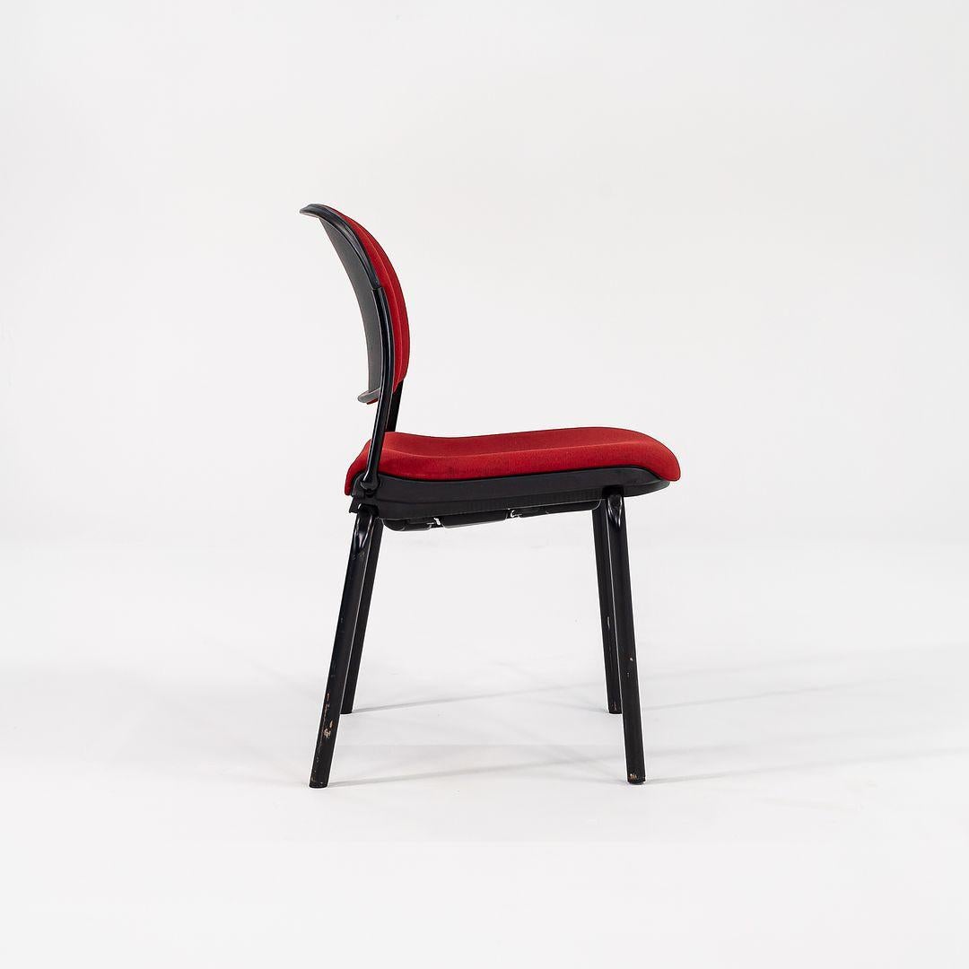 Moderne Chaises empilables Torsion 1985 de Giancarlo Piretti en tissu rouge en vente