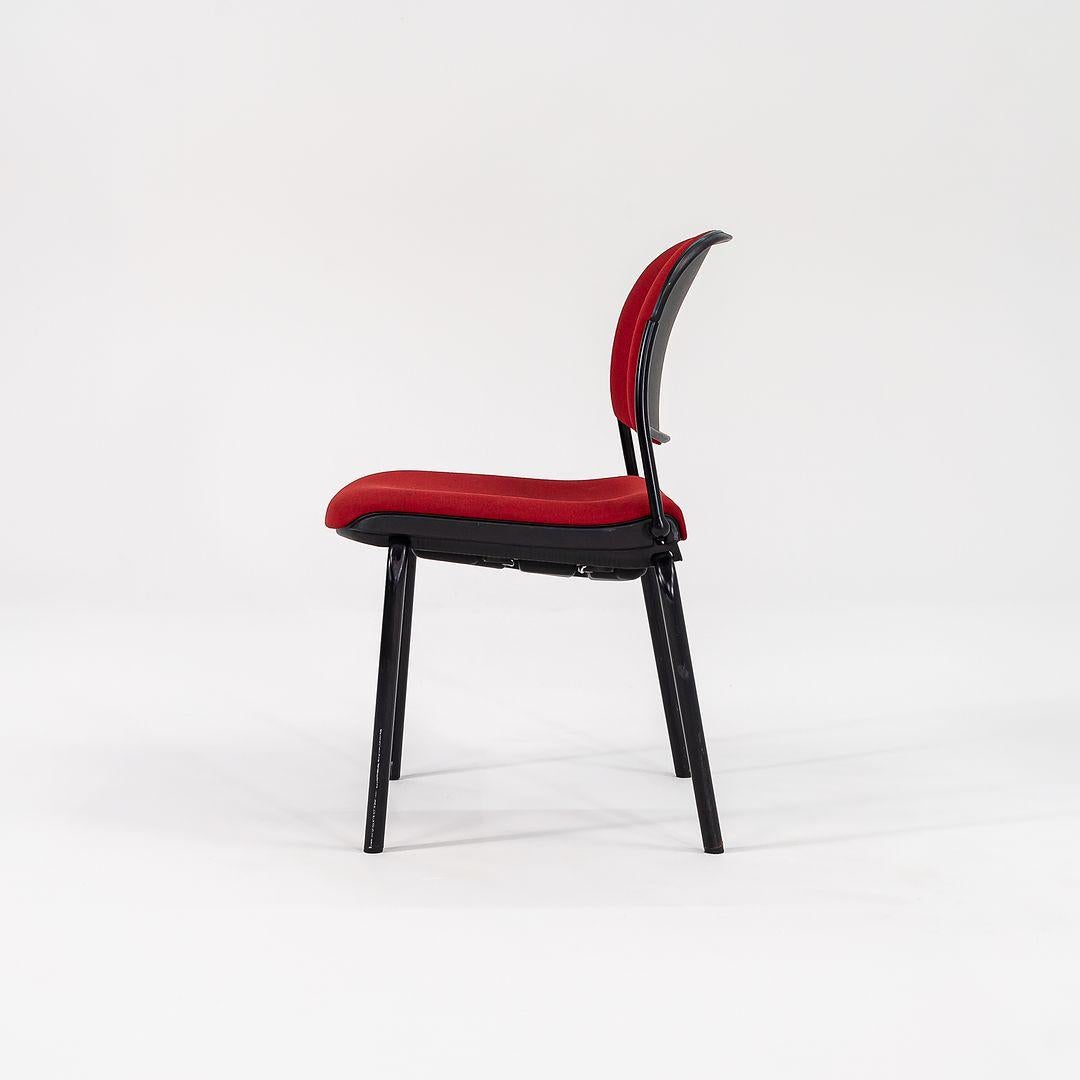 Acier Chaises empilables Torsion 1985 de Giancarlo Piretti en tissu rouge en vente