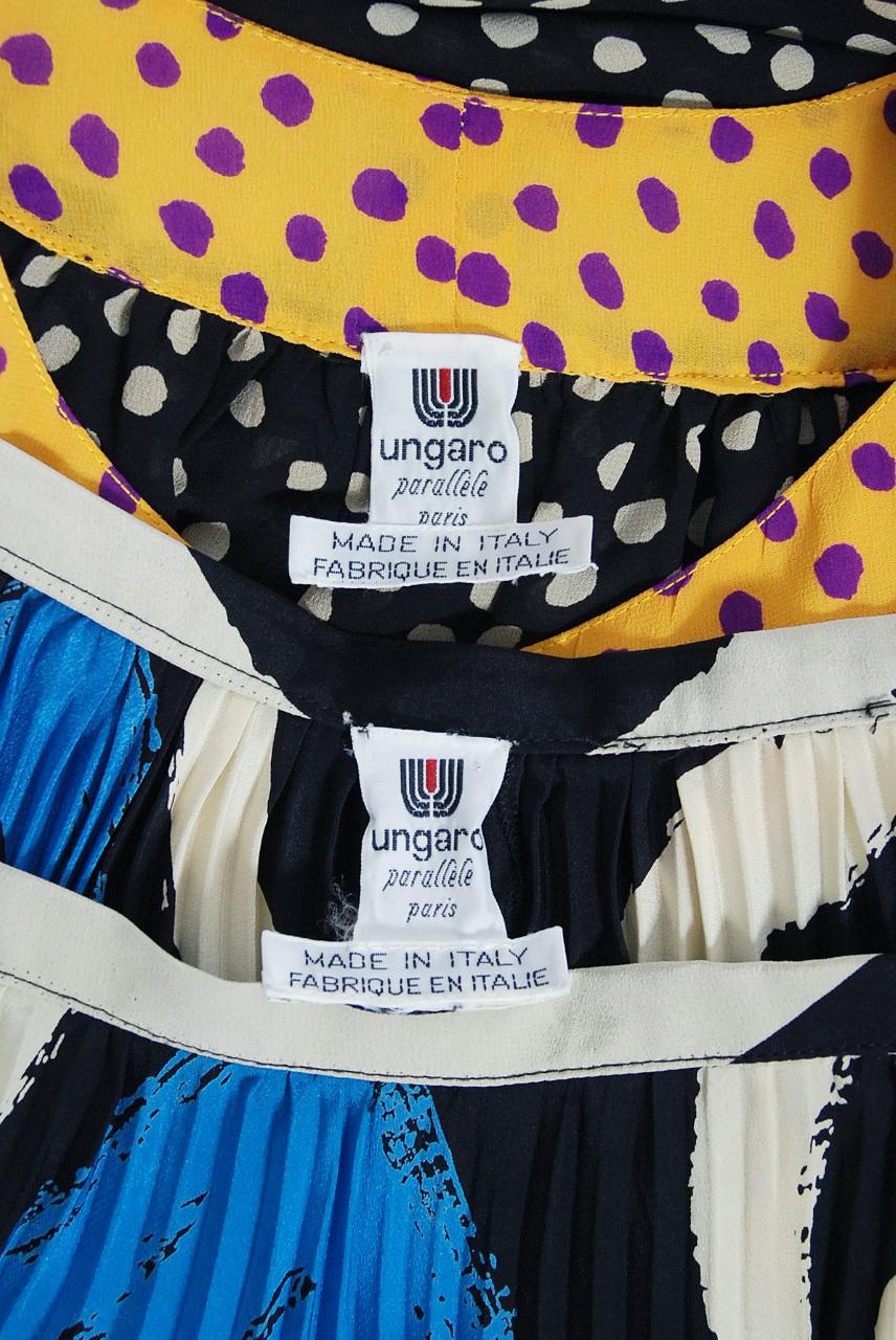 Emanuel Ungaro Paris - Robe courte plissée en soie colorée à manches bouffantes, années 1990 en vente 4