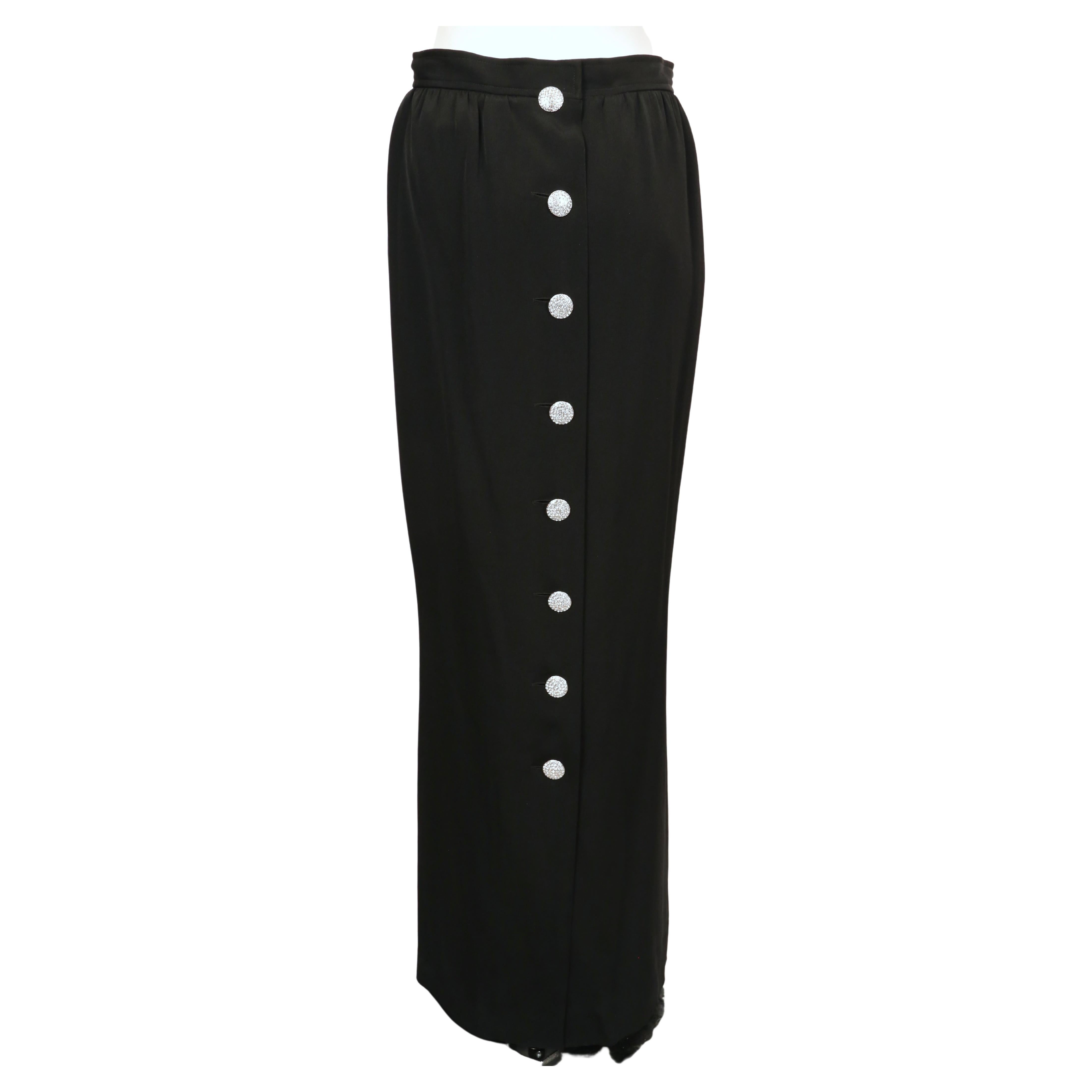 1985 Yves Saint Laurent jupe maxi en crêpe noir avec boutons en strass au dos en vente 1