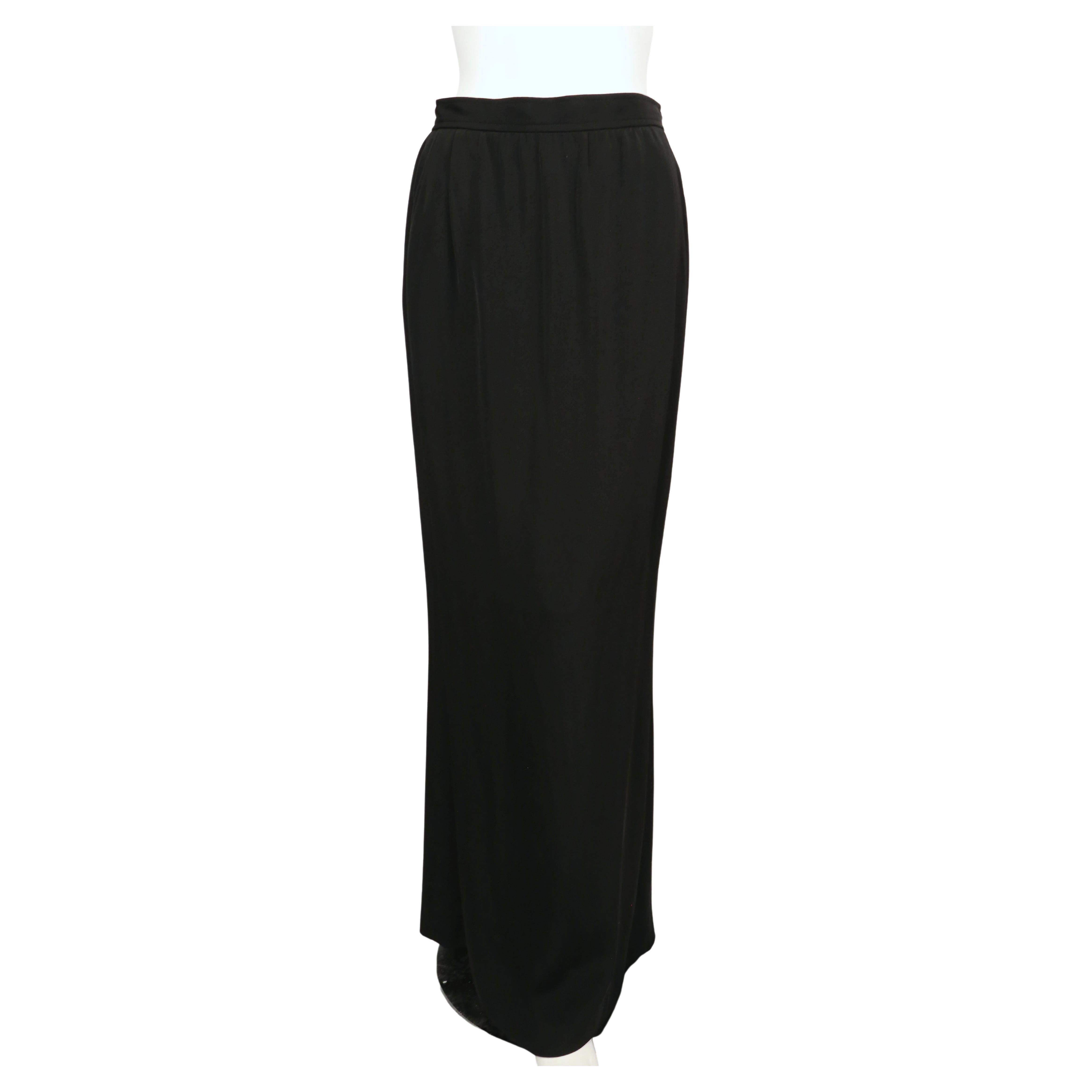 1985 Yves Saint Laurent jupe maxi en crêpe noir avec boutons en strass au dos en vente 4
